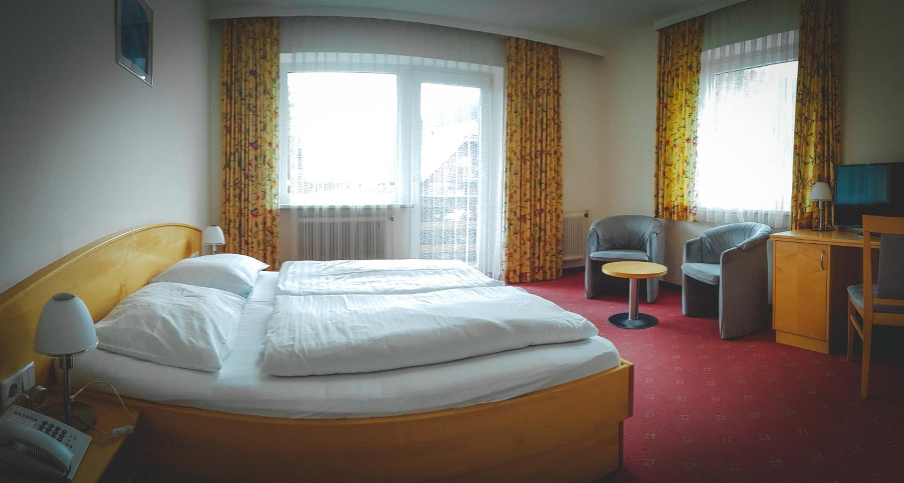 Large Double Room - Photo 1