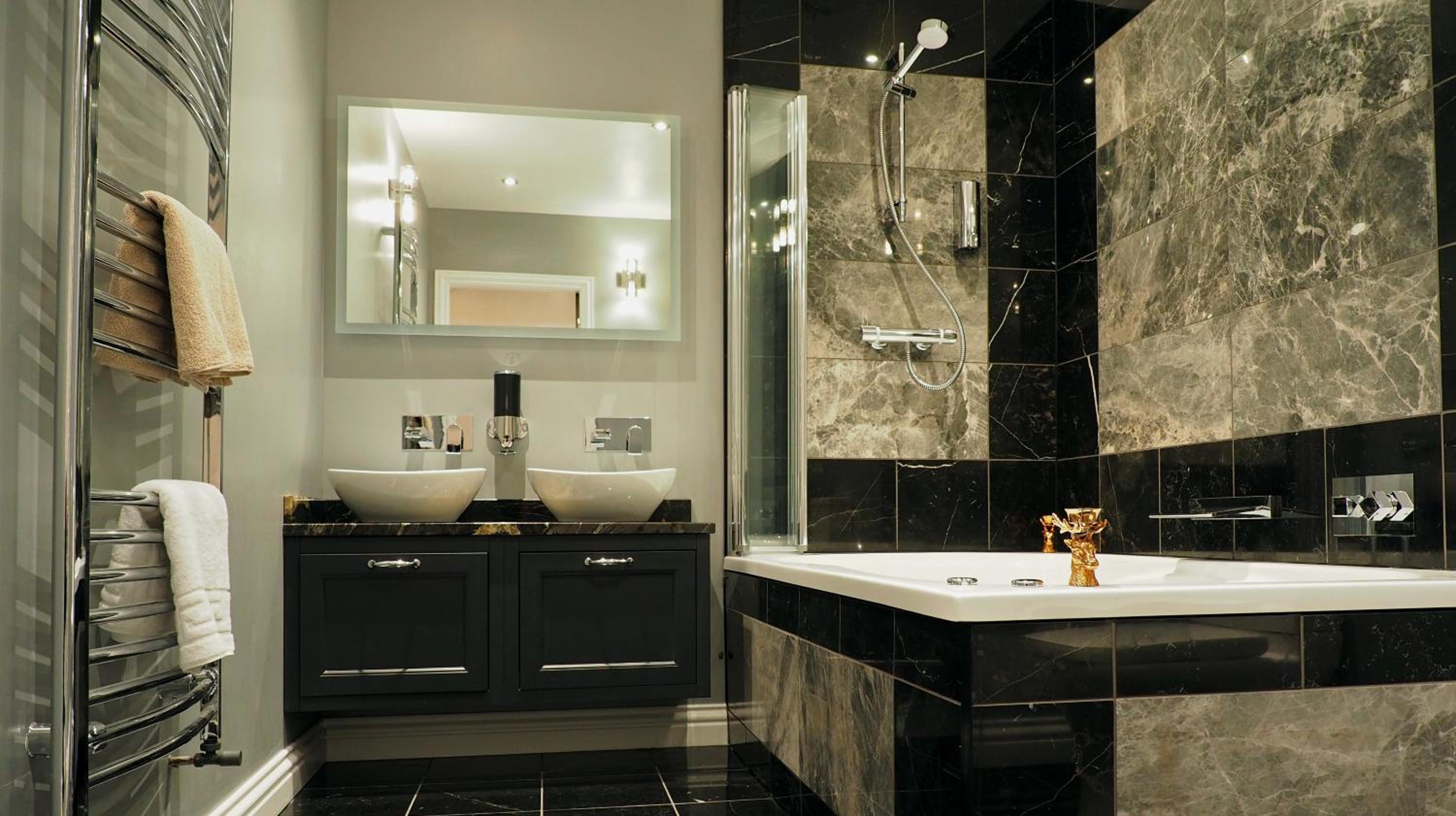 Deluxe King Room with Jacuzzi Bath - Photo 6
