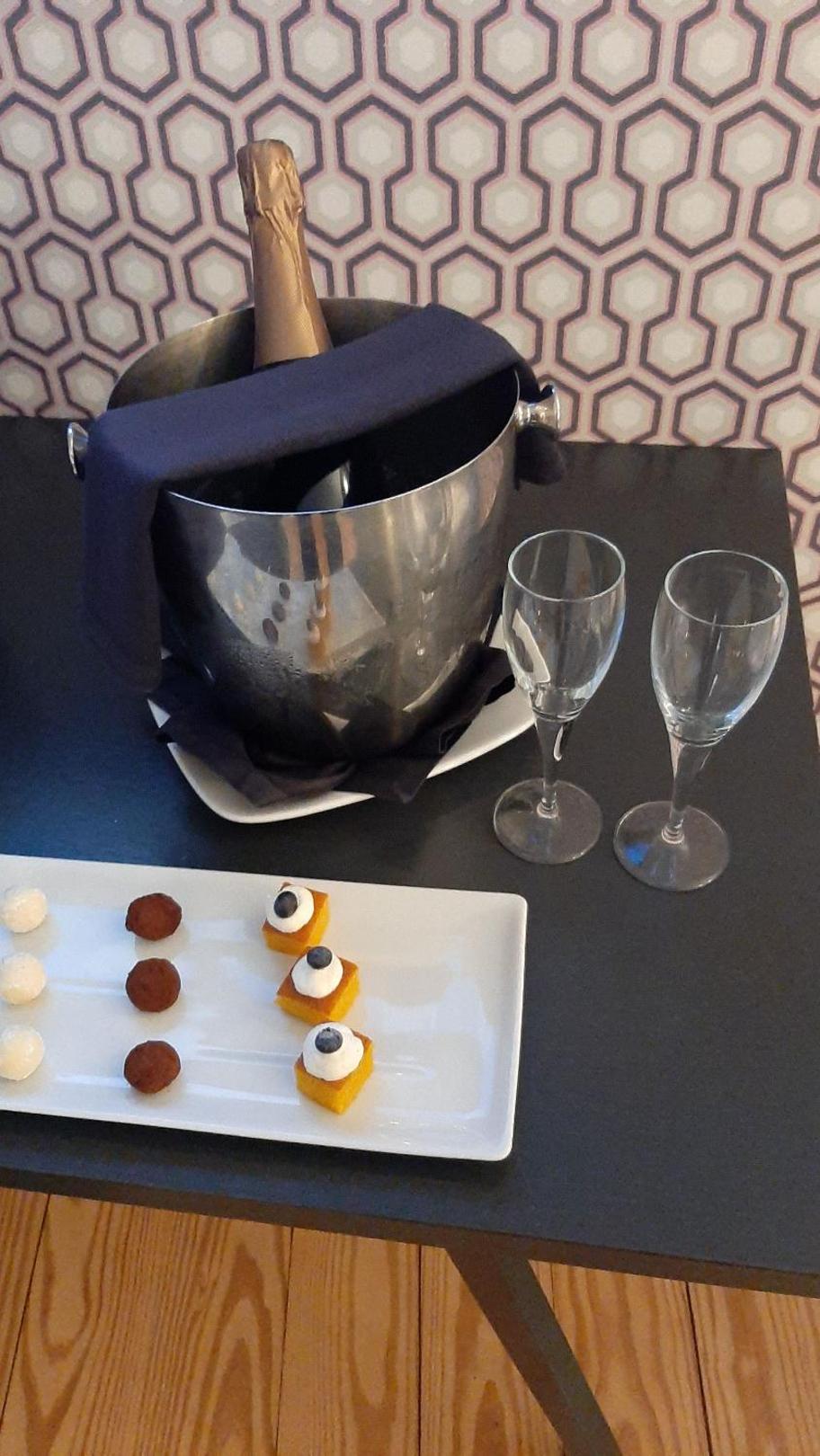 Suite - Photo 9