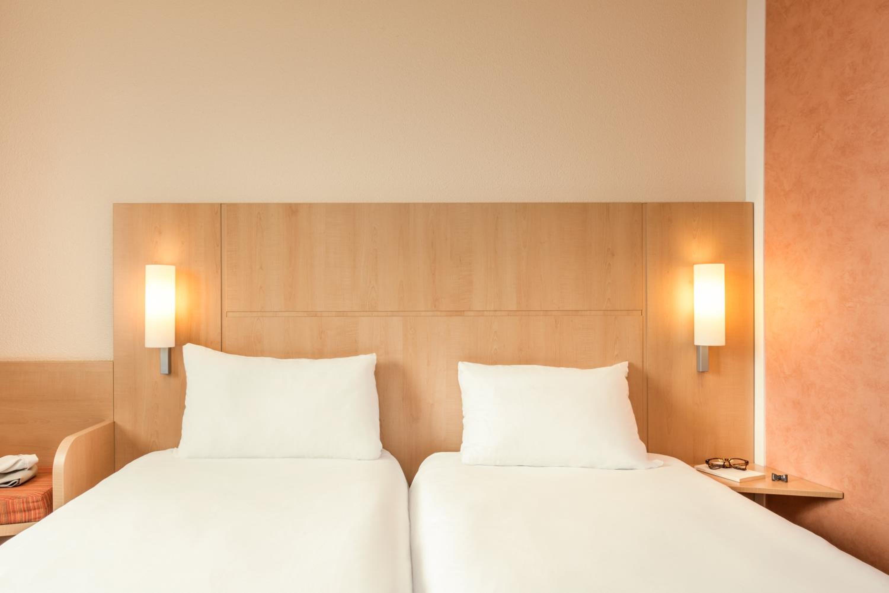 Twin Room - Photo 4