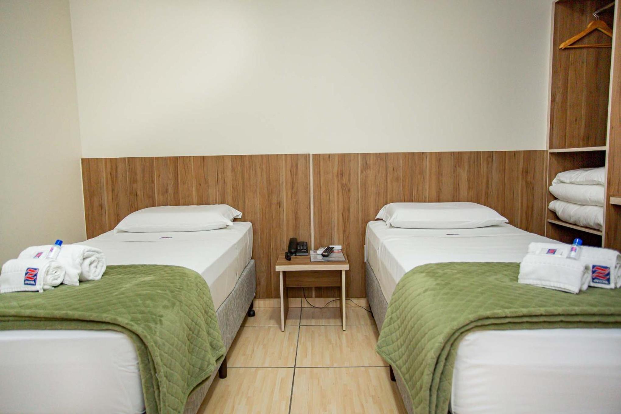 Large Twin Room photo 2