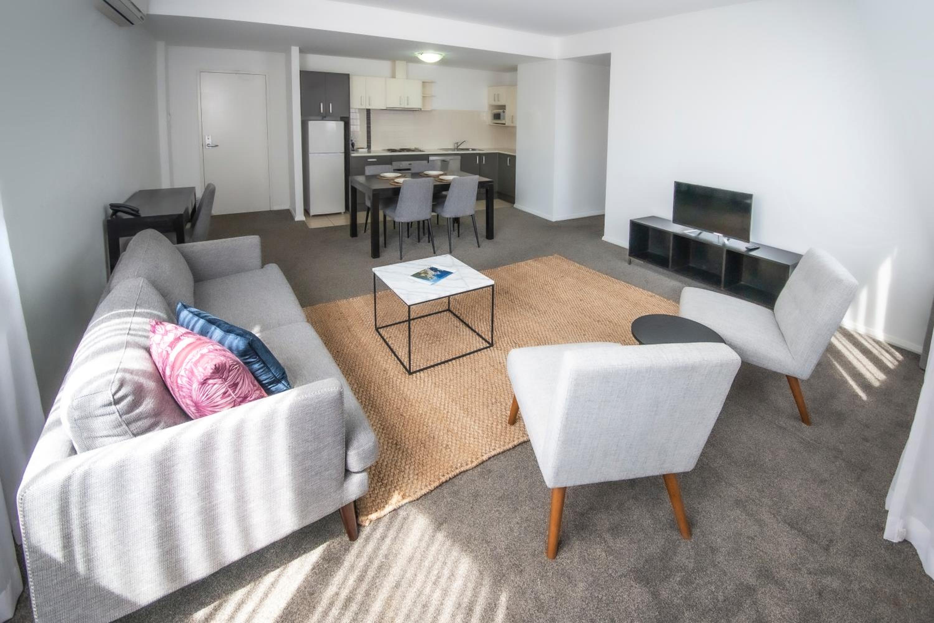 Superior Two-Bedroom Apartment with Balcony thumbnail 6