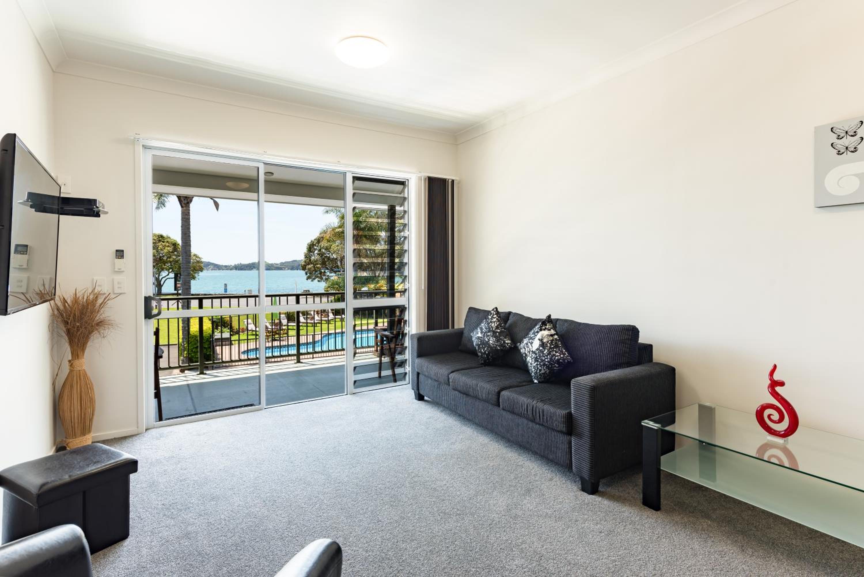 Deluxe Family Suite with Sea View - Photo 8
