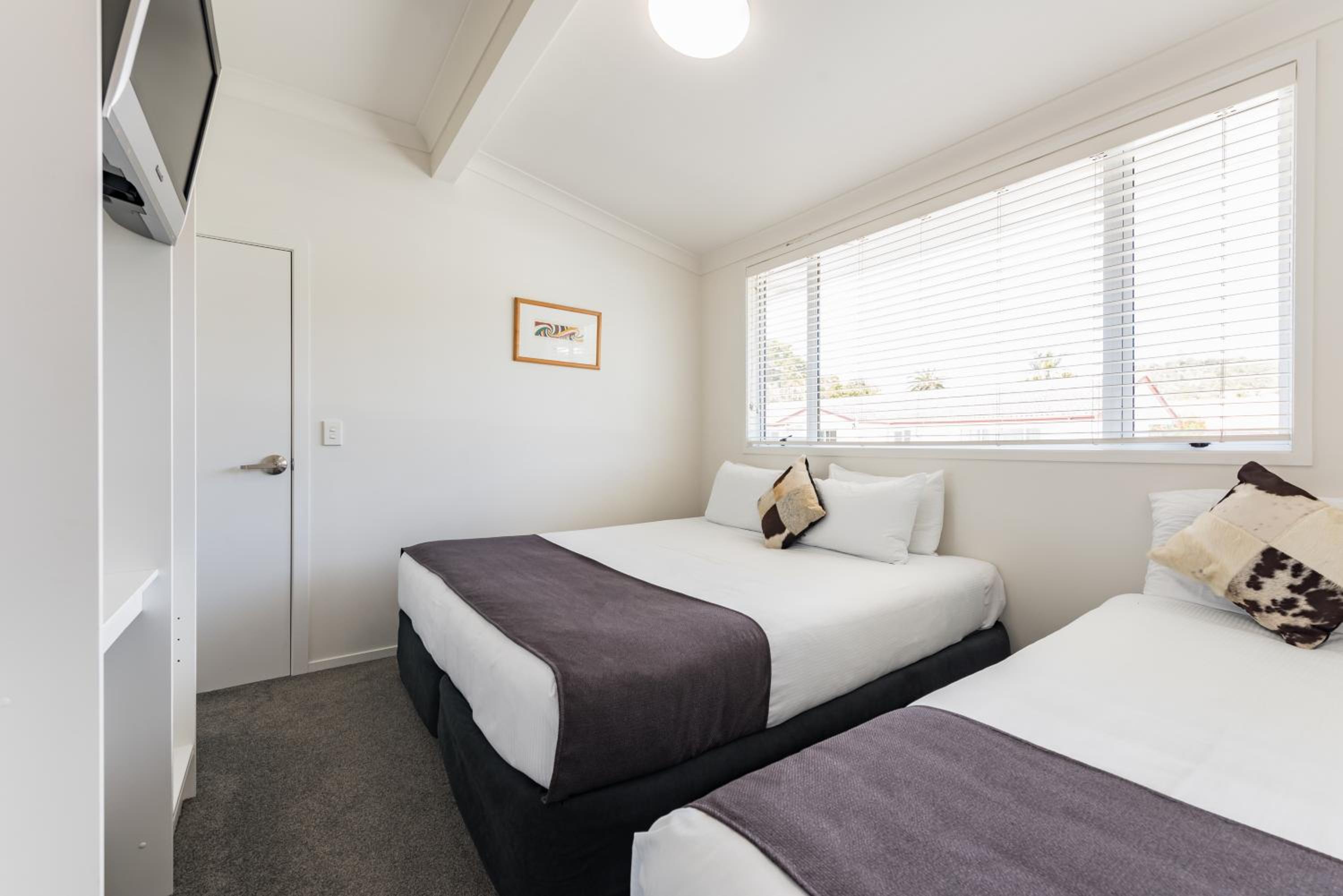 Deluxe Family Suite with Sea View - Photo 9