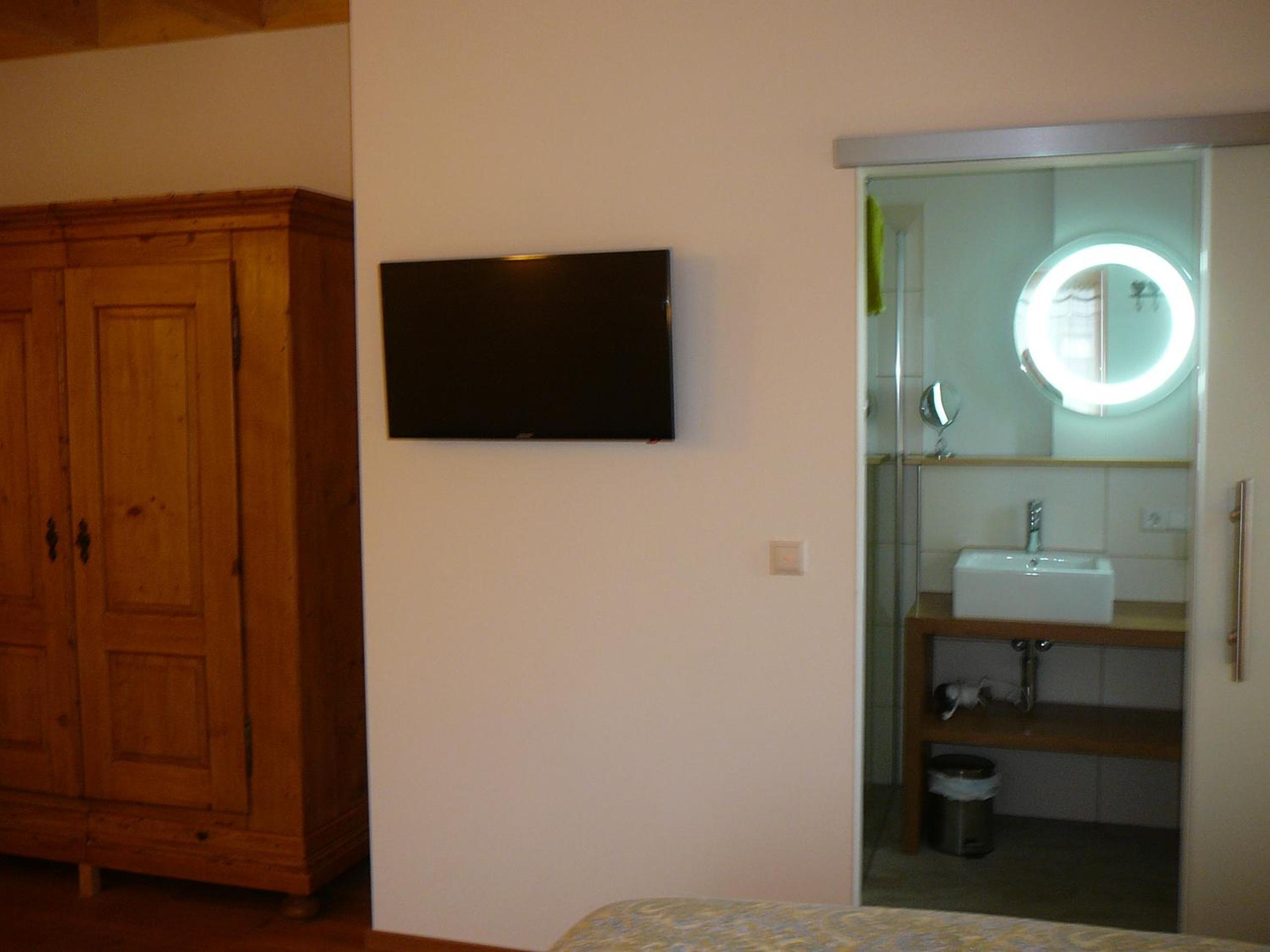 Quadruple Room with Balcony - Photo 3