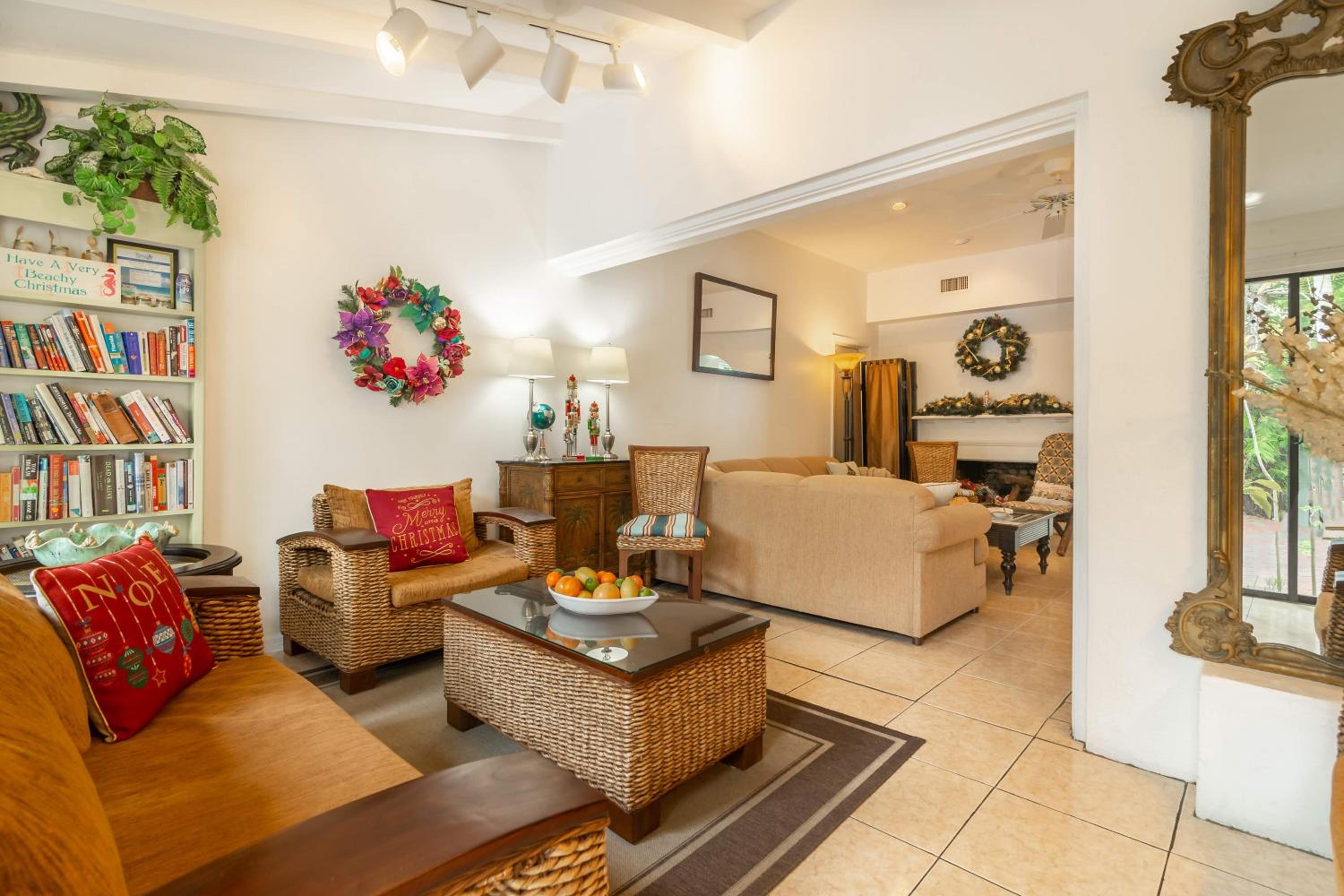 Deluxe Two-Bedroom Apartment with Garden View photo 2