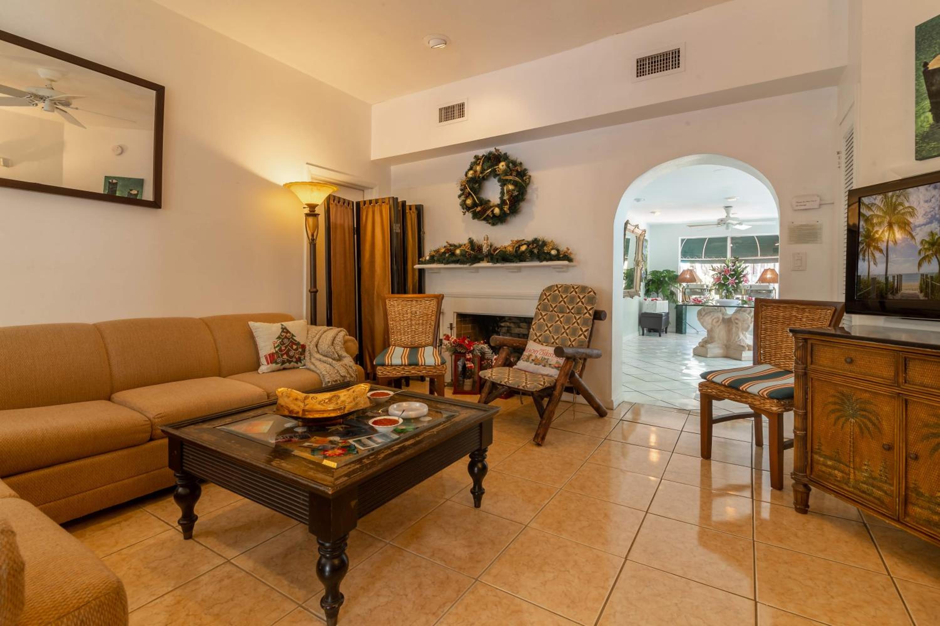 Deluxe Two-Bedroom Apartment with Garden View photo 3