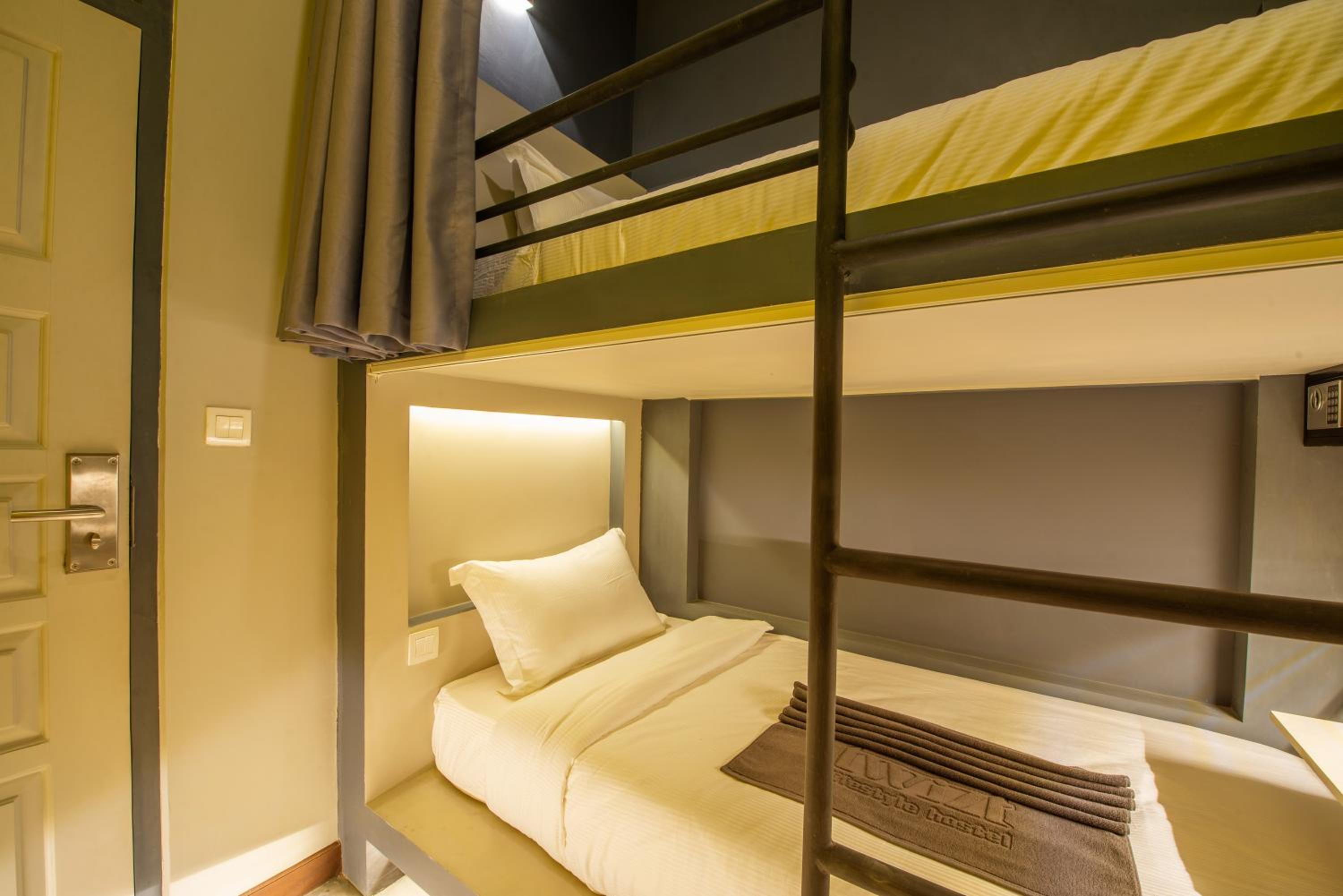 Twin Room with Shared Bathroom photo 3