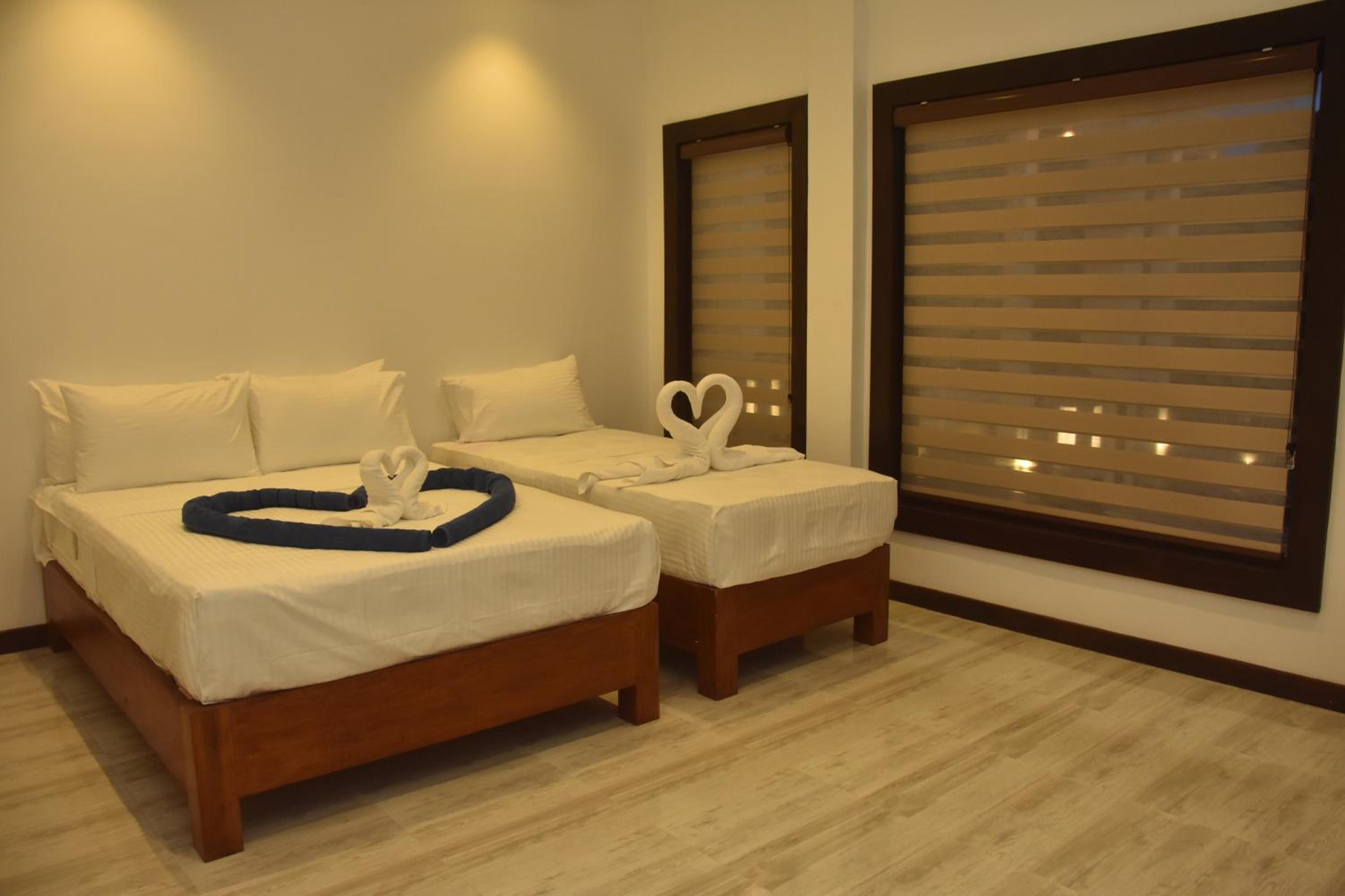 Habitación Familiar con Vista al Jardín