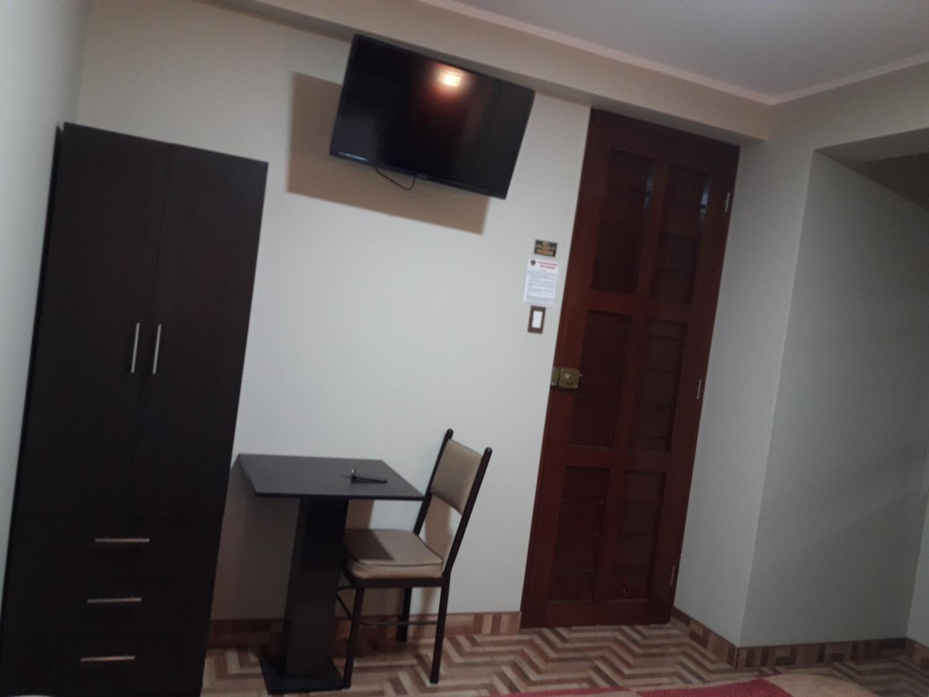 Queen Suite with Spa Bath photo 2
