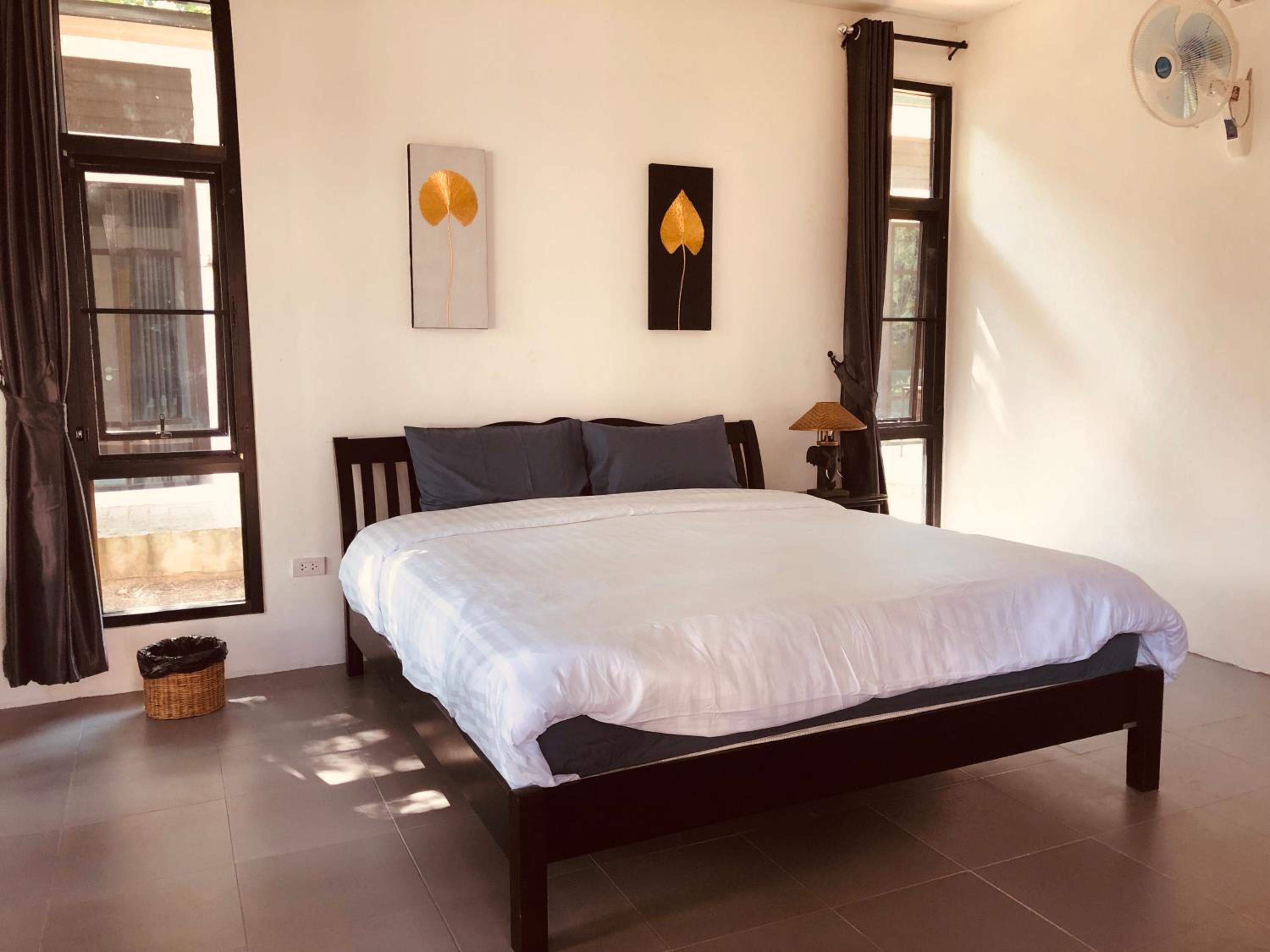 King Room with Pool View - Photo 4