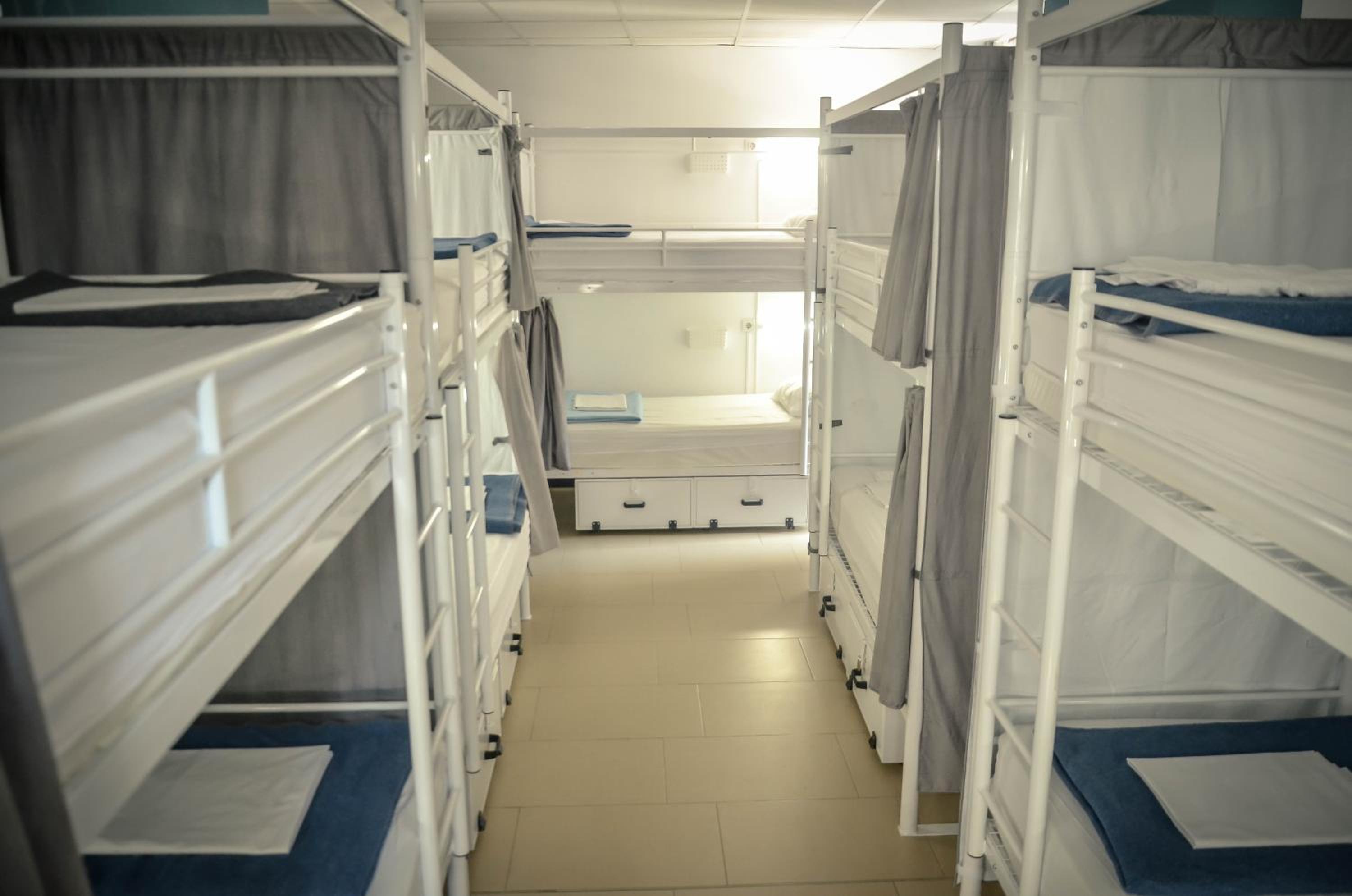 Cama en Dormitorio Mixto de 10 Camas
