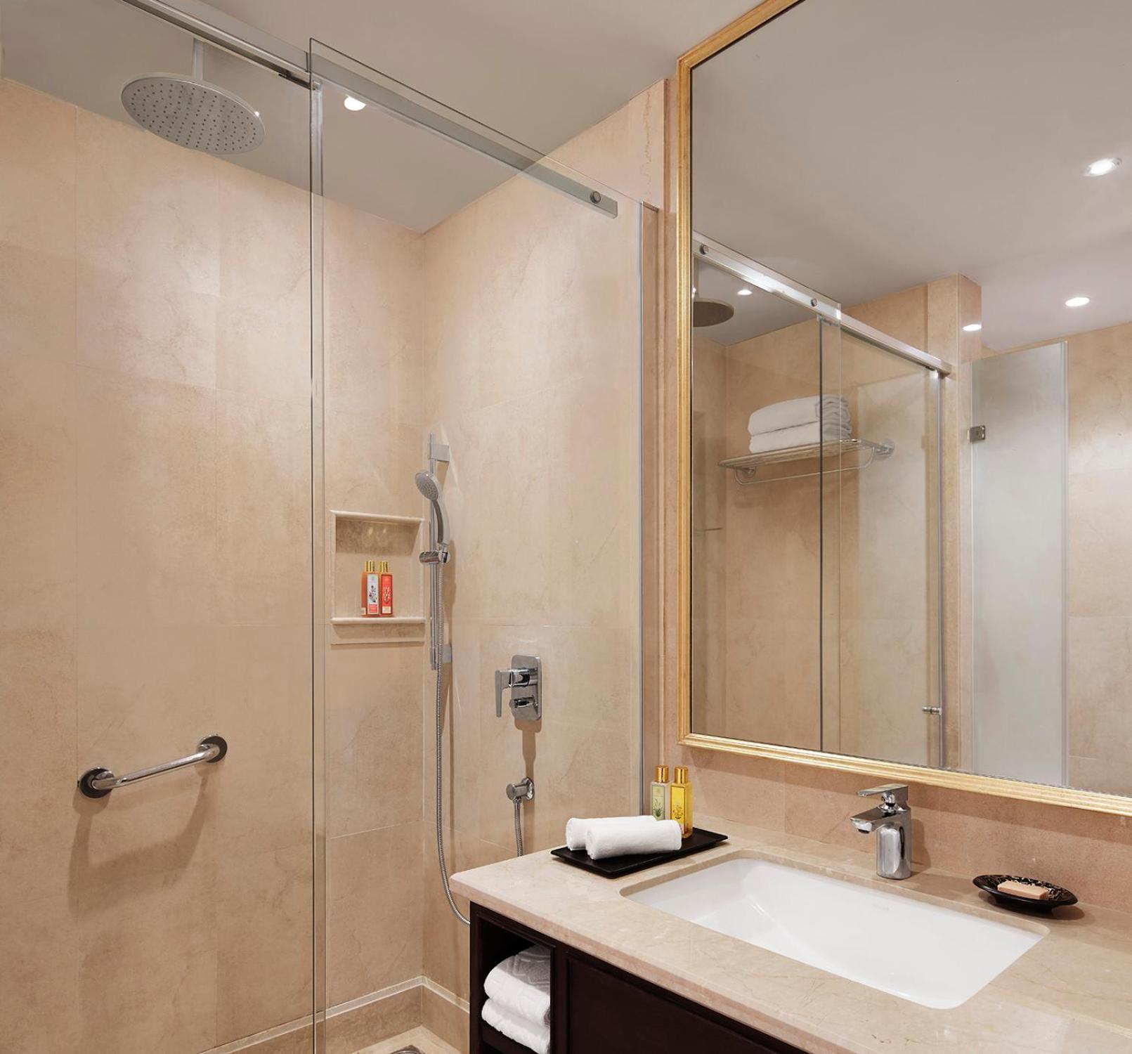Superior King Room - Photo 2