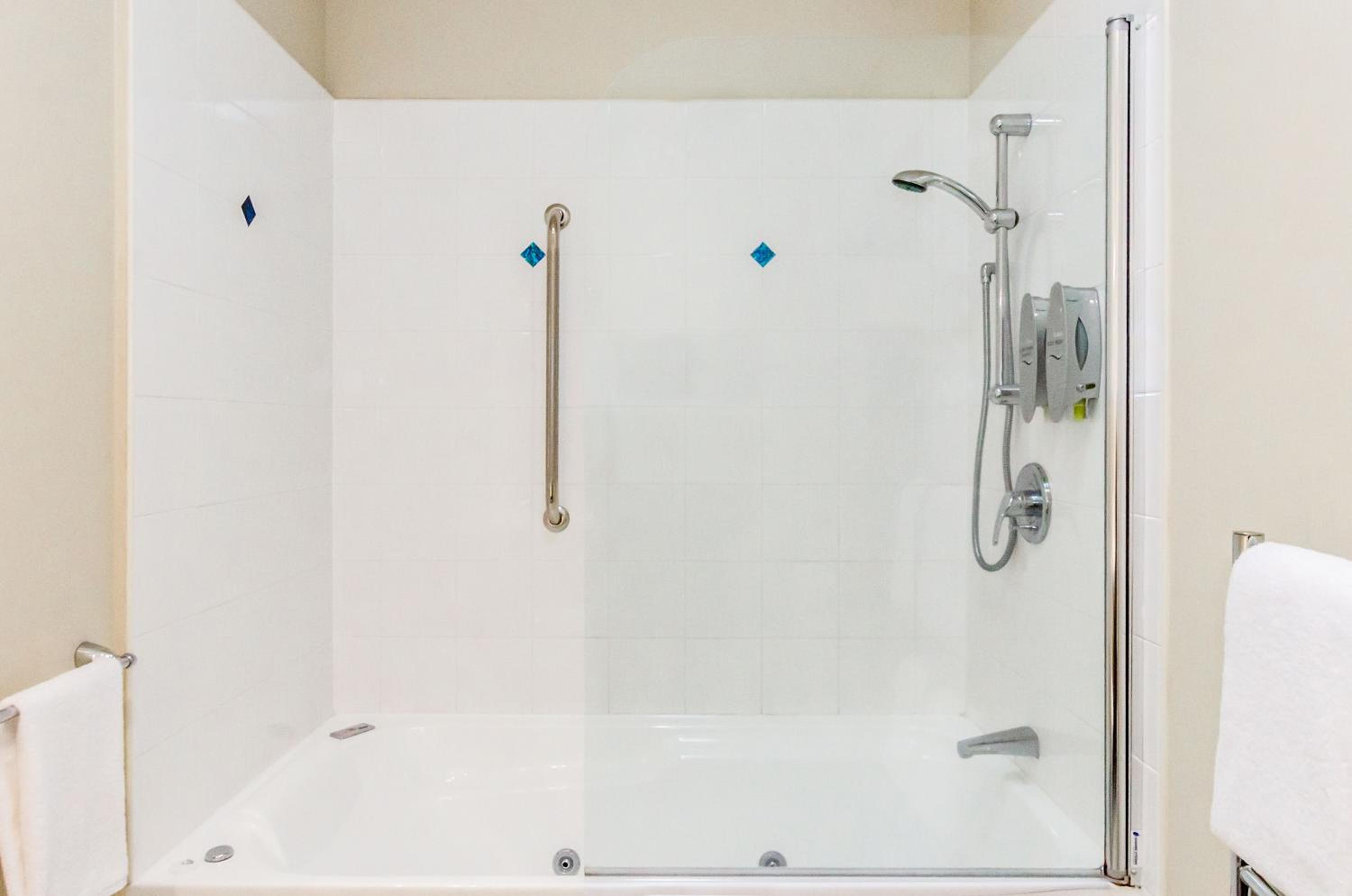 King Suite with Spa Bath photo 2
