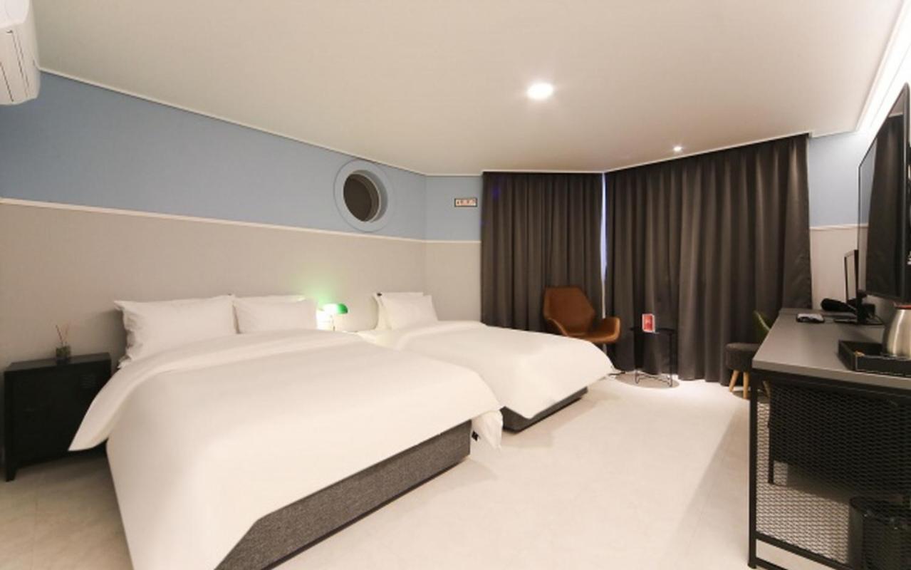 Twin Room With Ramen Section