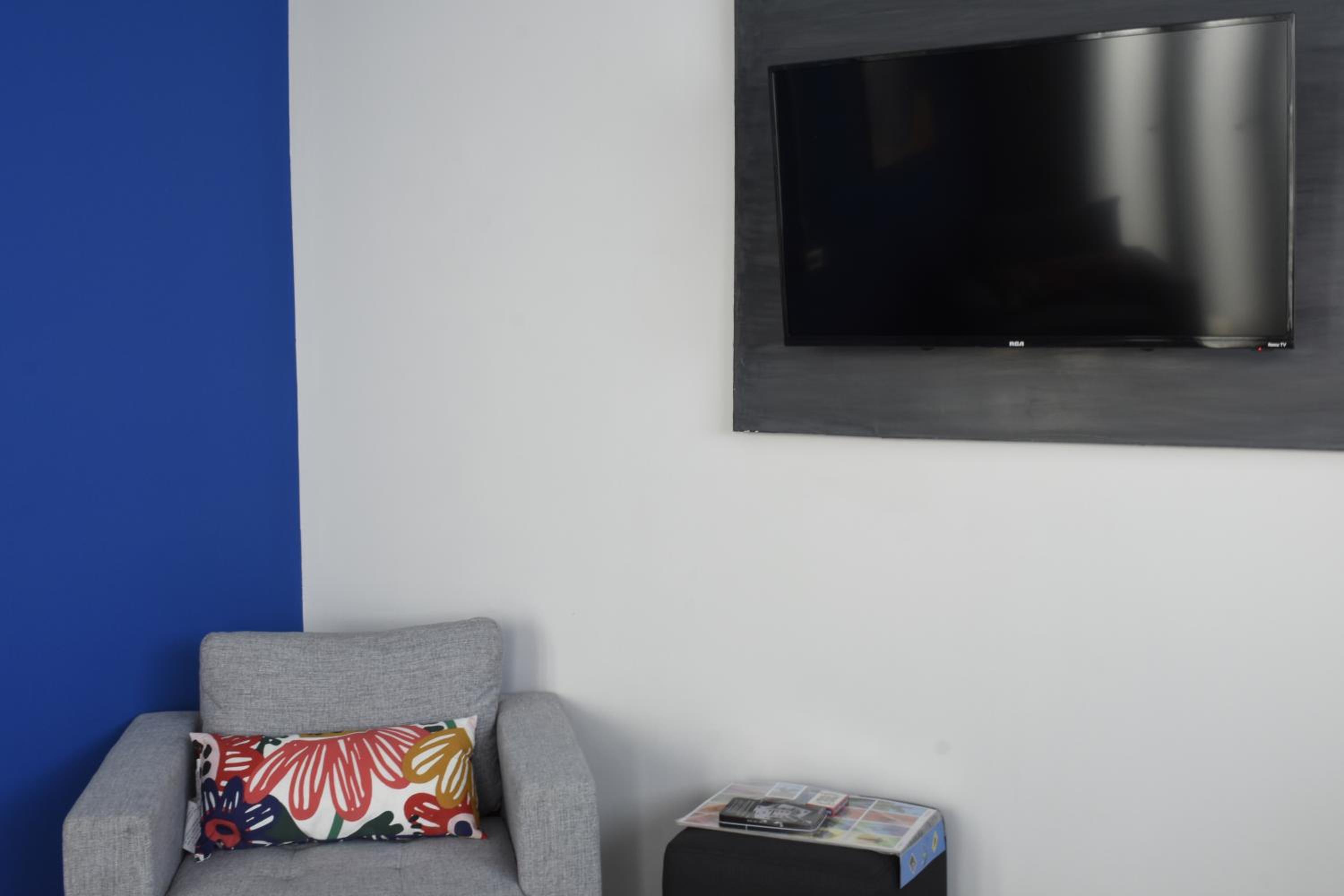 One-Bedroom Apartment - Photo 1