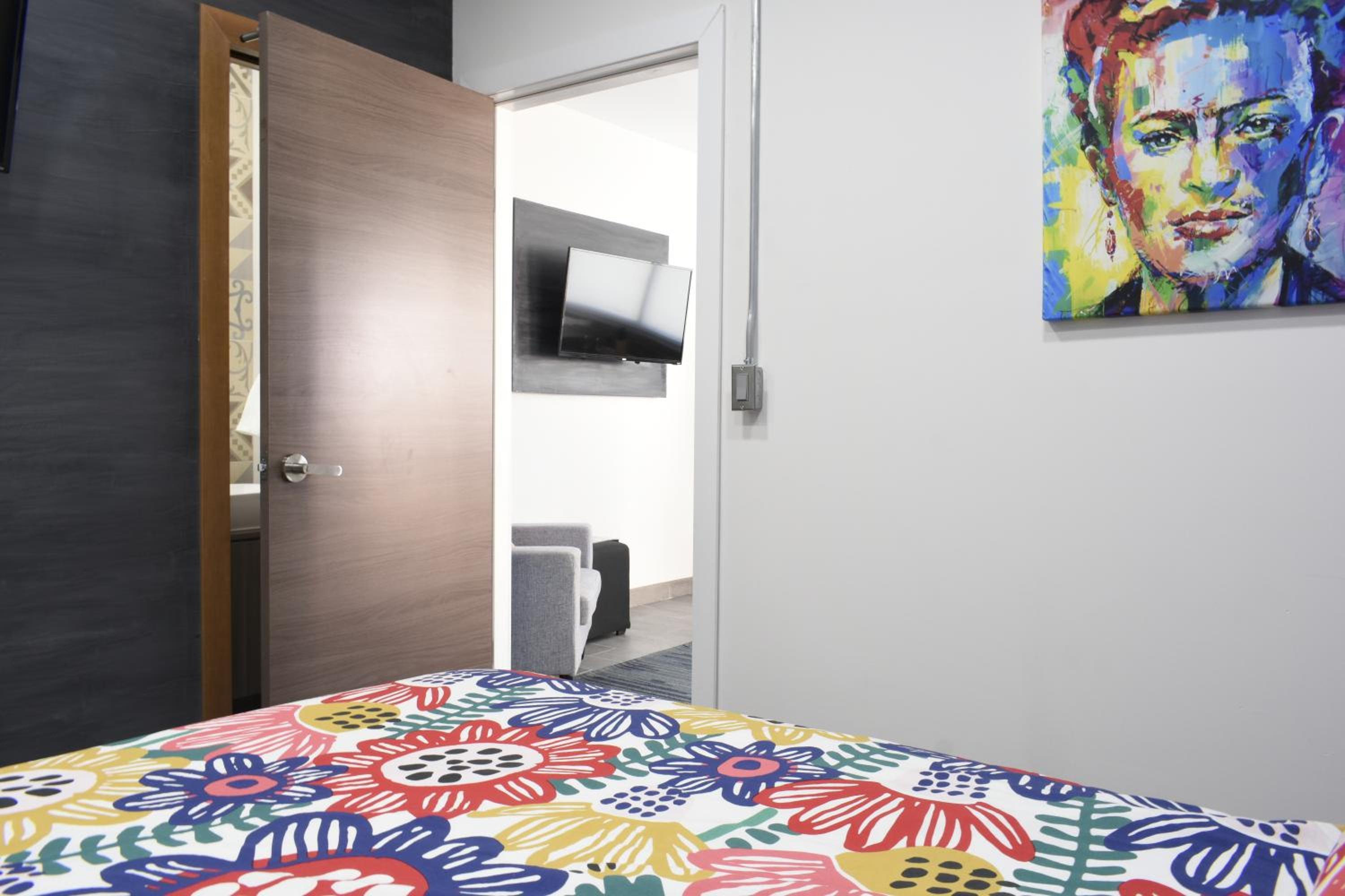One-Bedroom Apartment - Photo 12