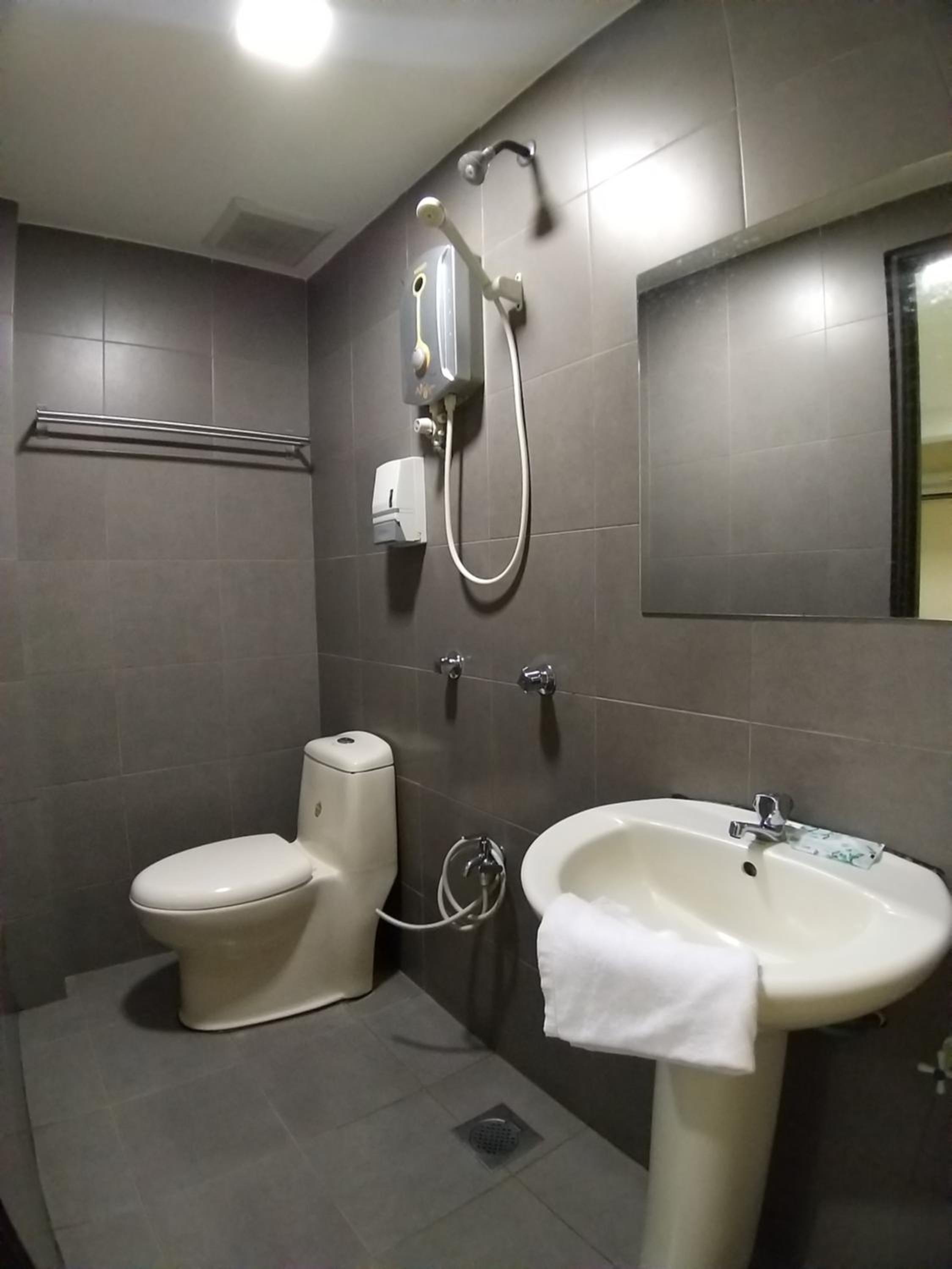 Standard Twin Room - Photo 3
