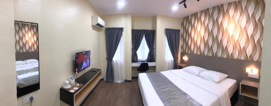 Standard Queen Room