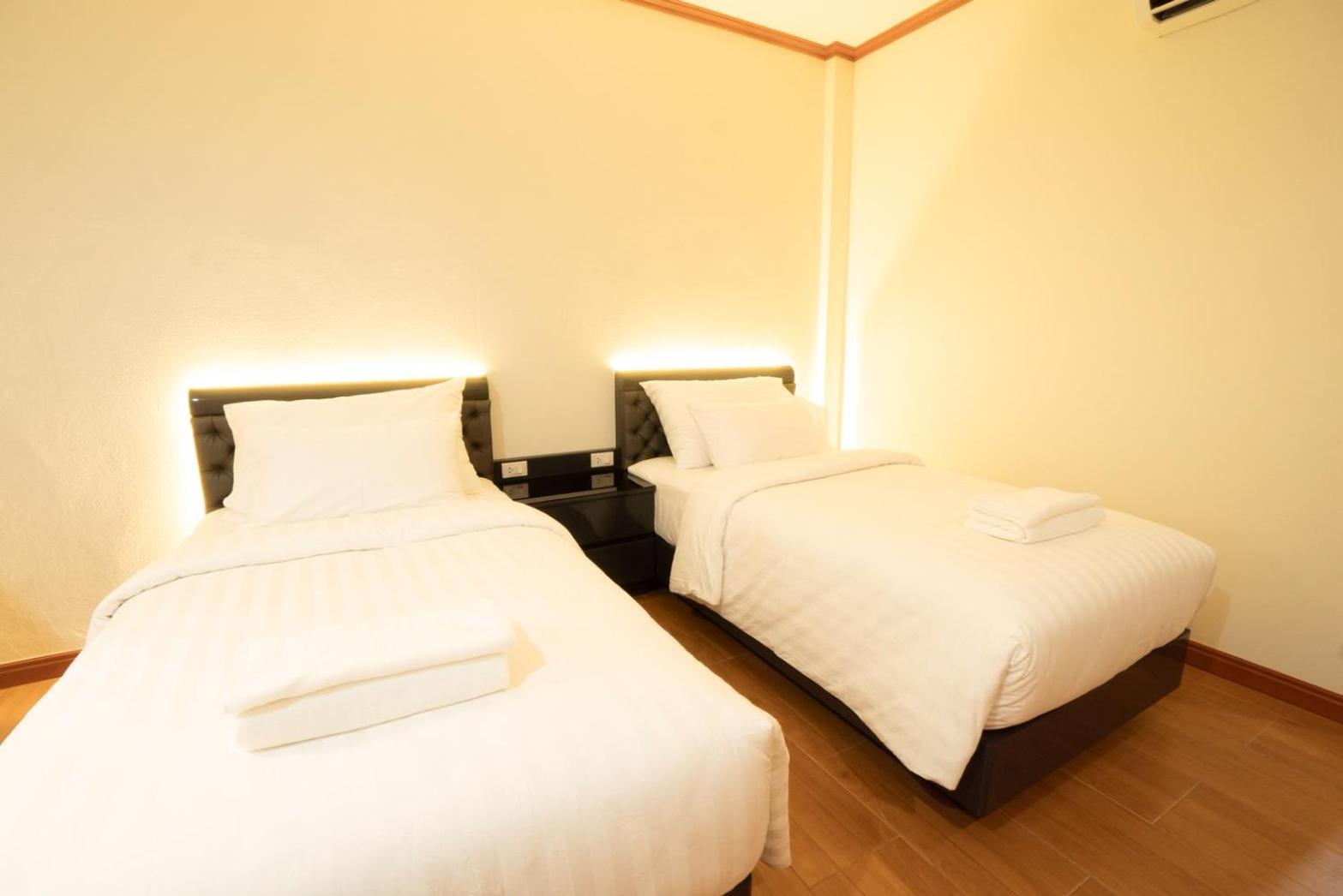 Large Twin Room - Photo 2