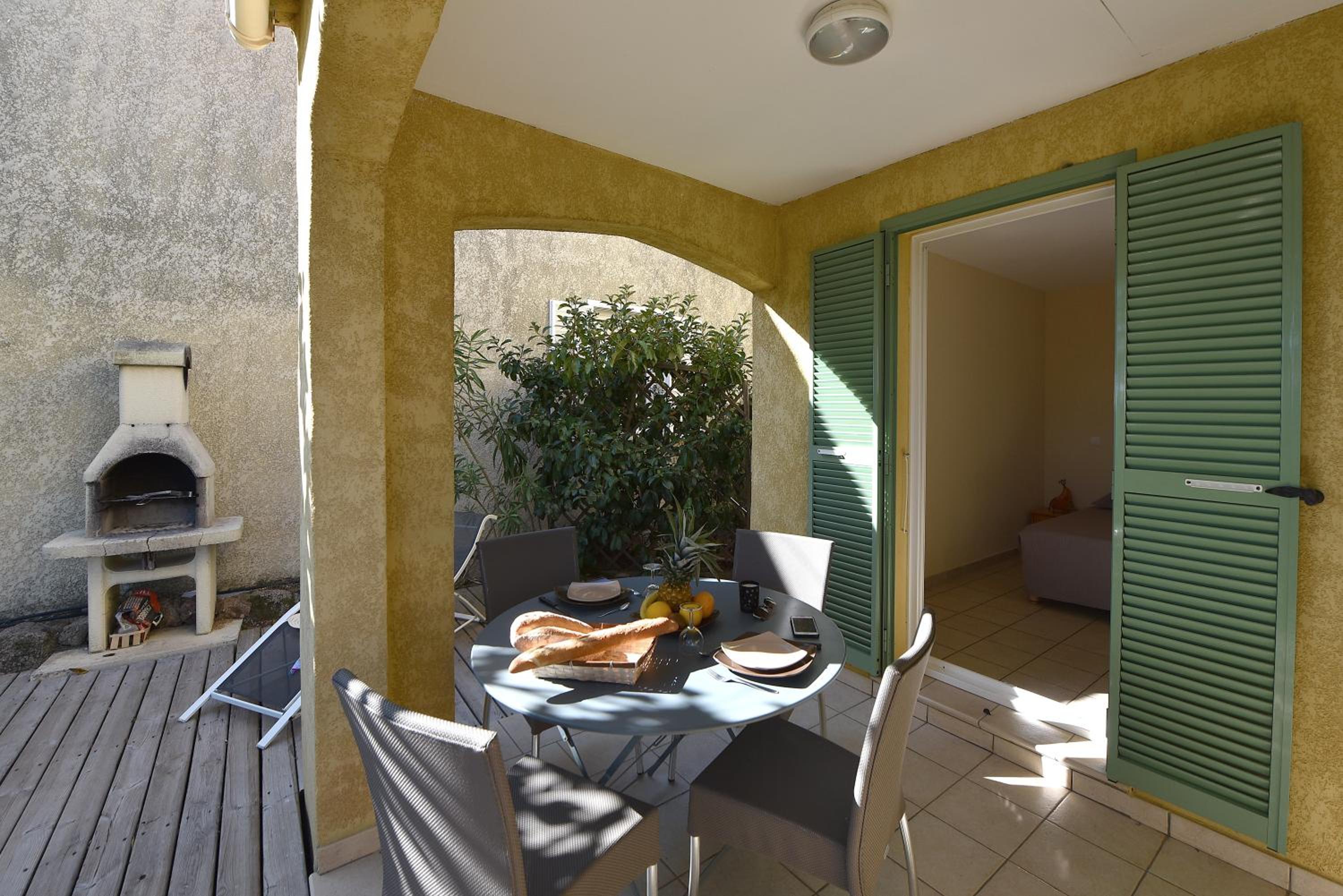 Comfort One-Bedroom Villa (2-4 people) with Sea View  photo 1