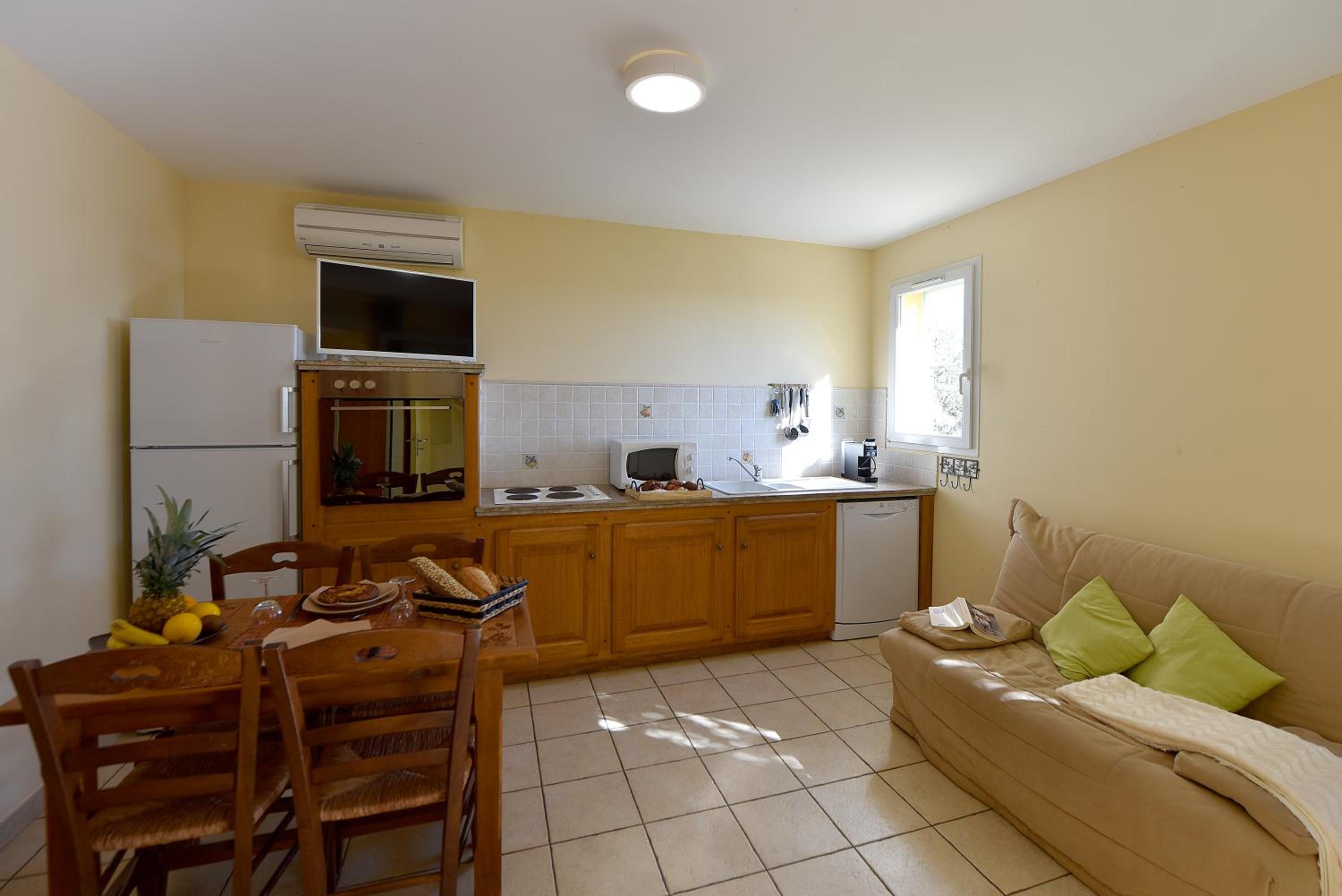 Comfort One-Bedroom Villa (2-4 people) with Sea View  photo 2