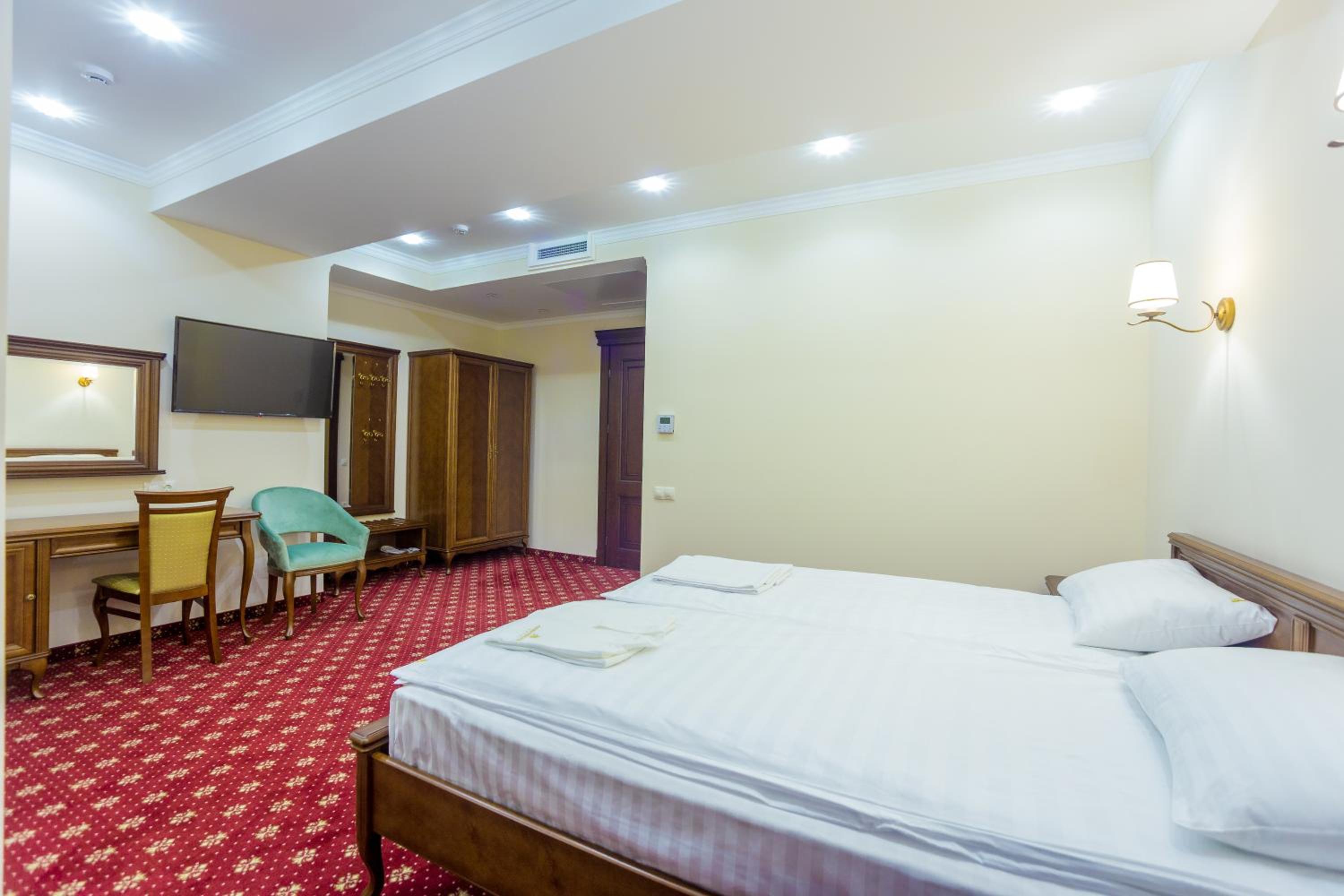 Large Double Room photo 2