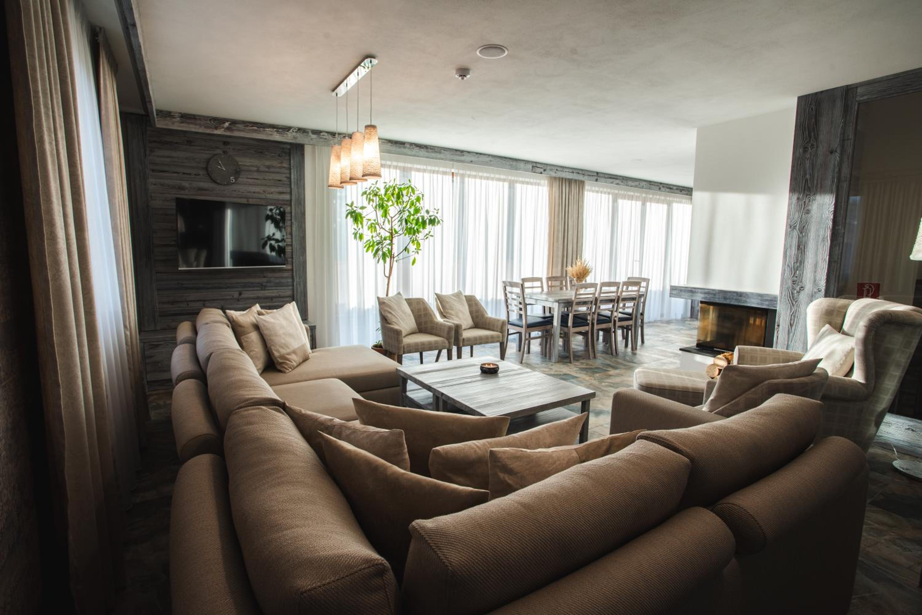 Villa - Photo 1