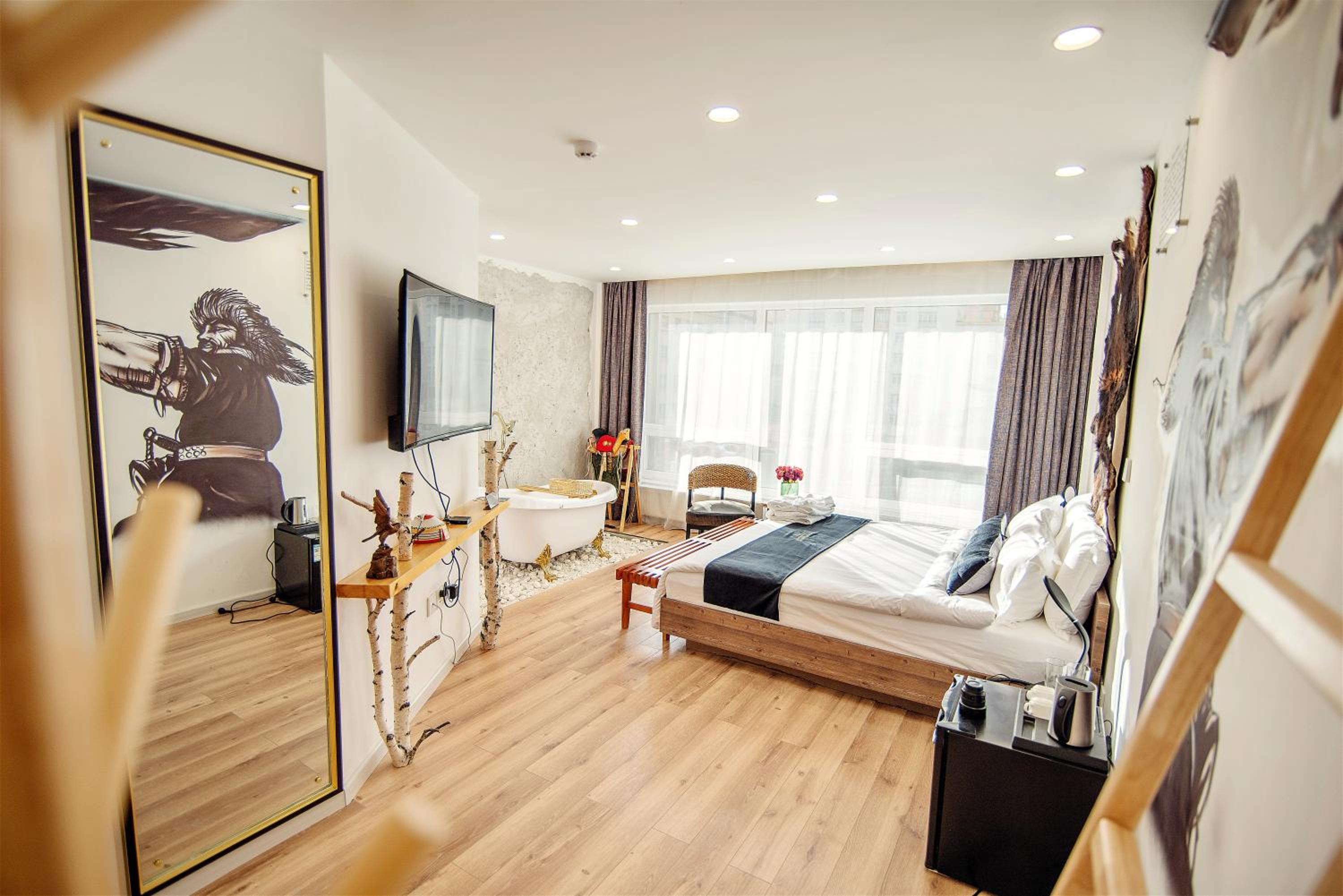 Suite with Hot Tub - Photo 42