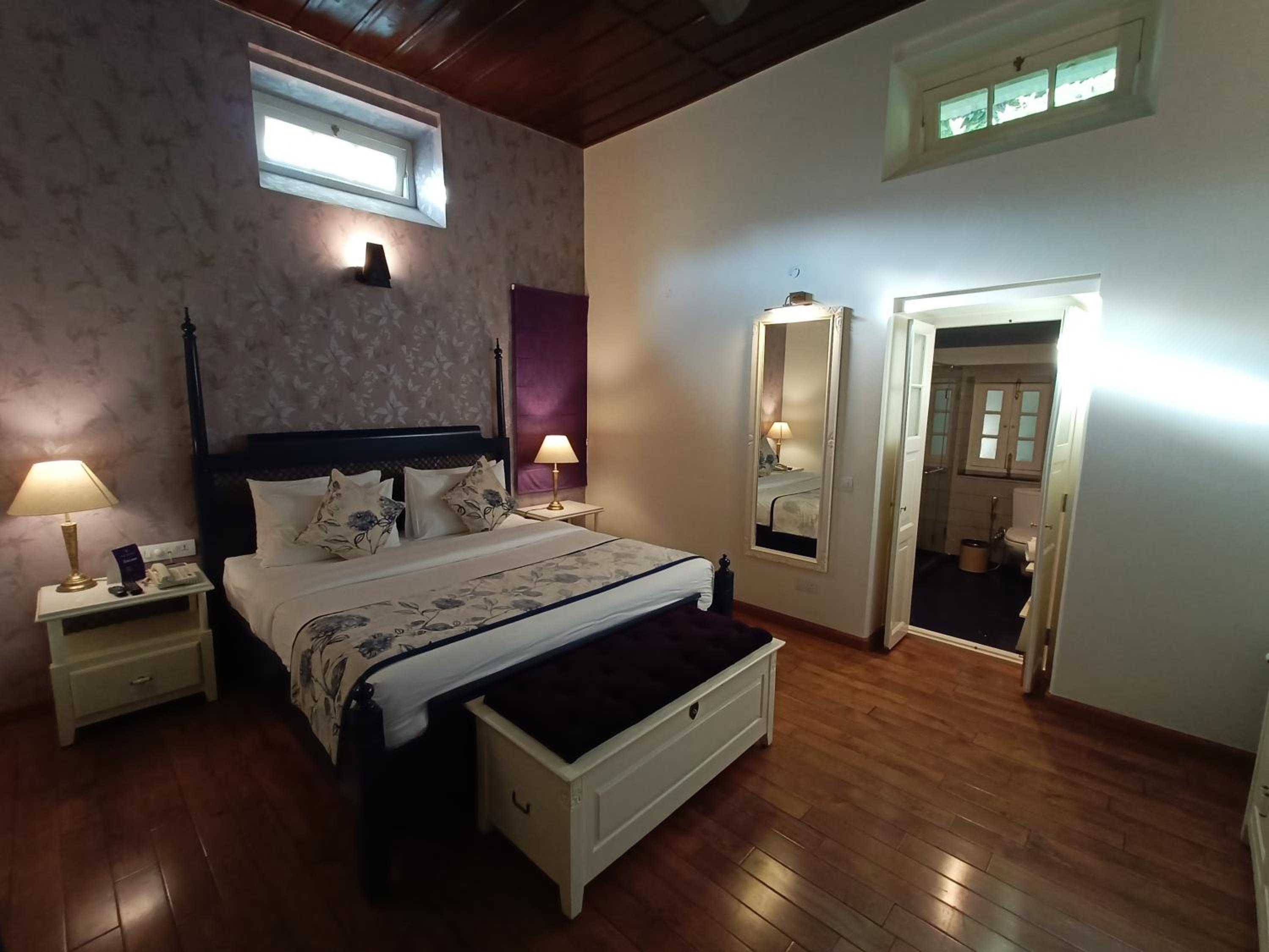 Deluxe Double Room (2 Adults + 1 Child) photo 2