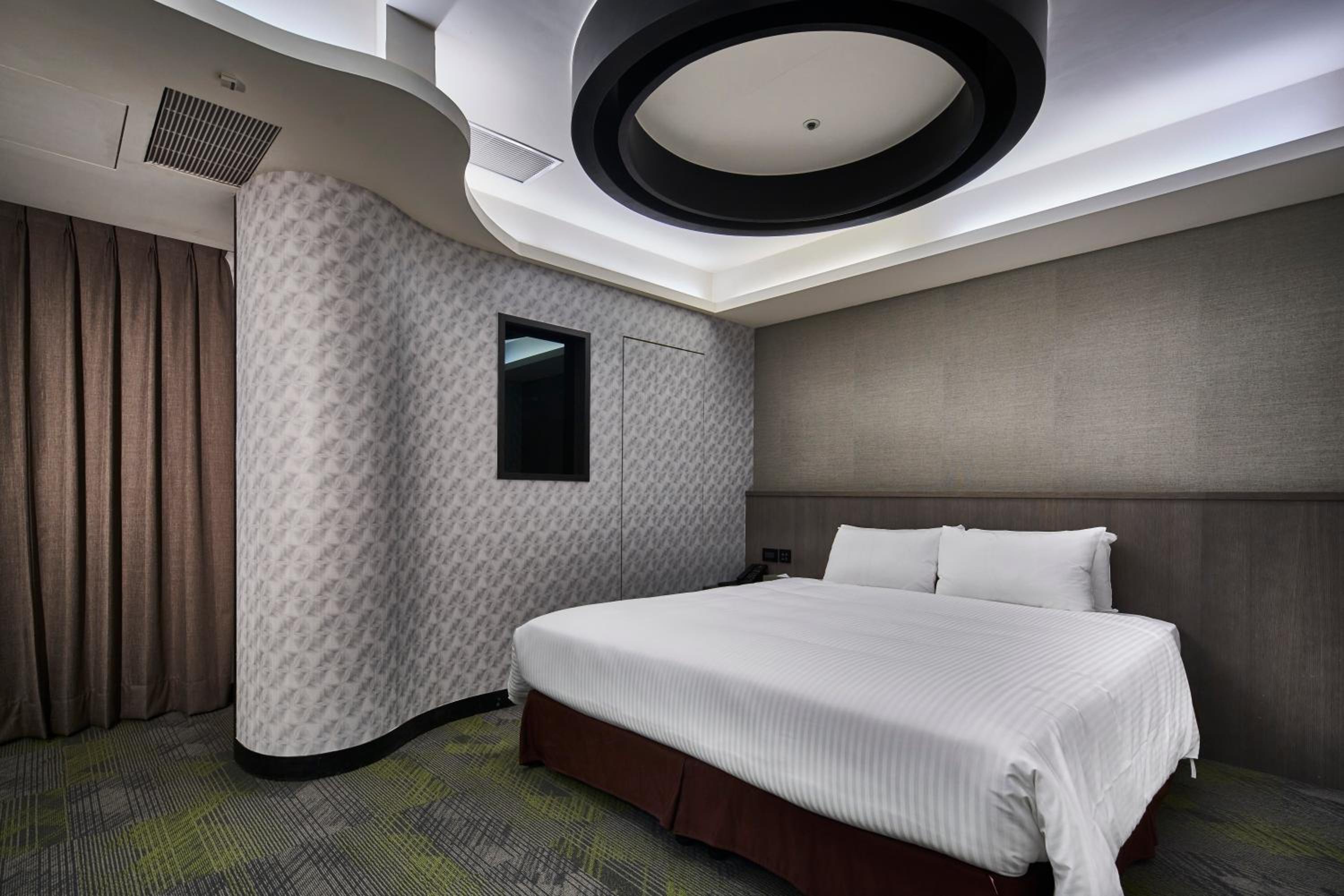 Luxury Suite - Photo 4
