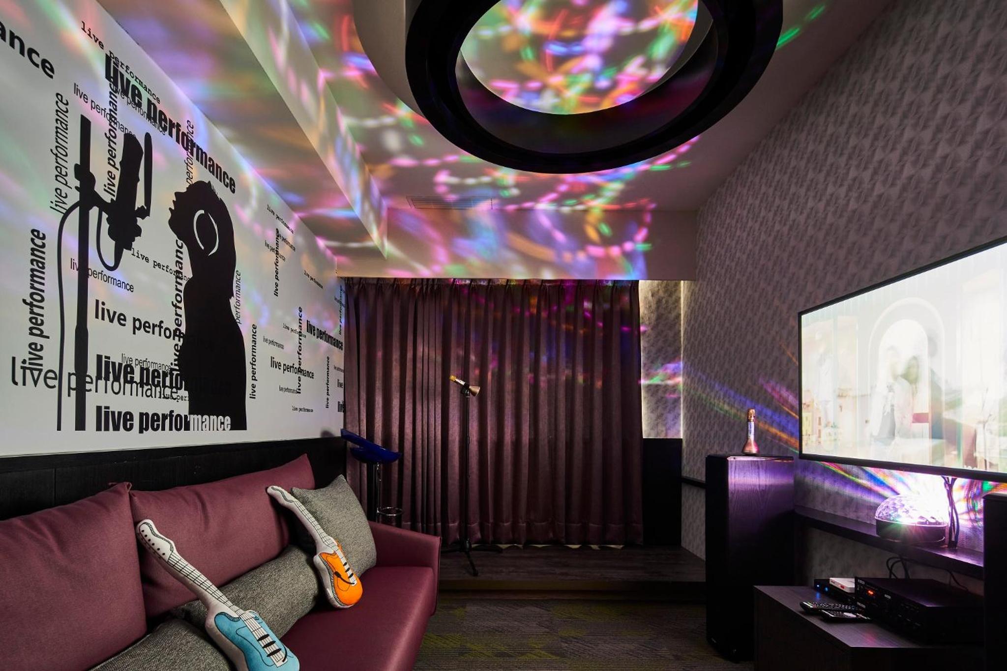 Luxury Suite - Photo 9