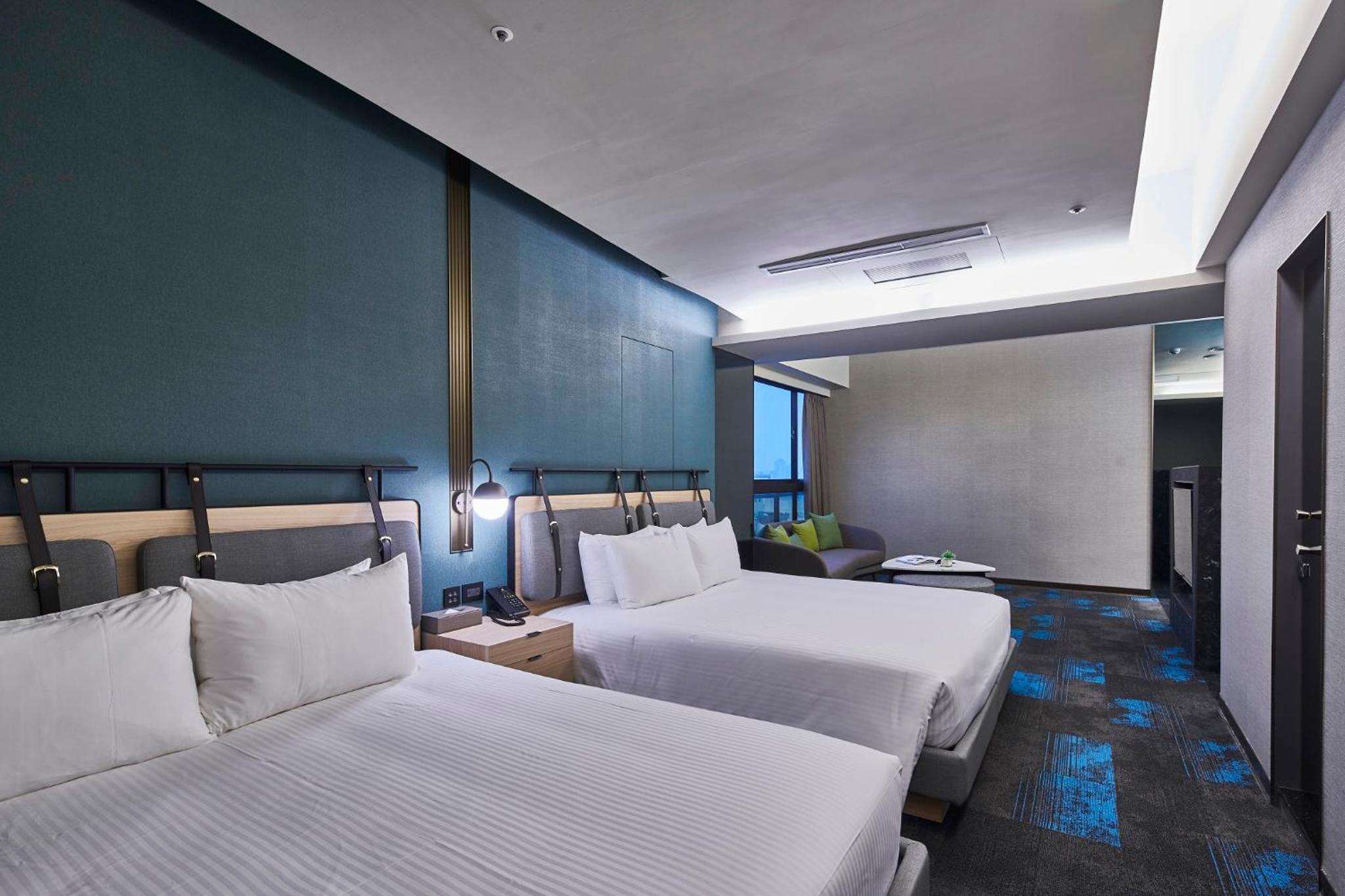 Executive Family Suite - Photo 9