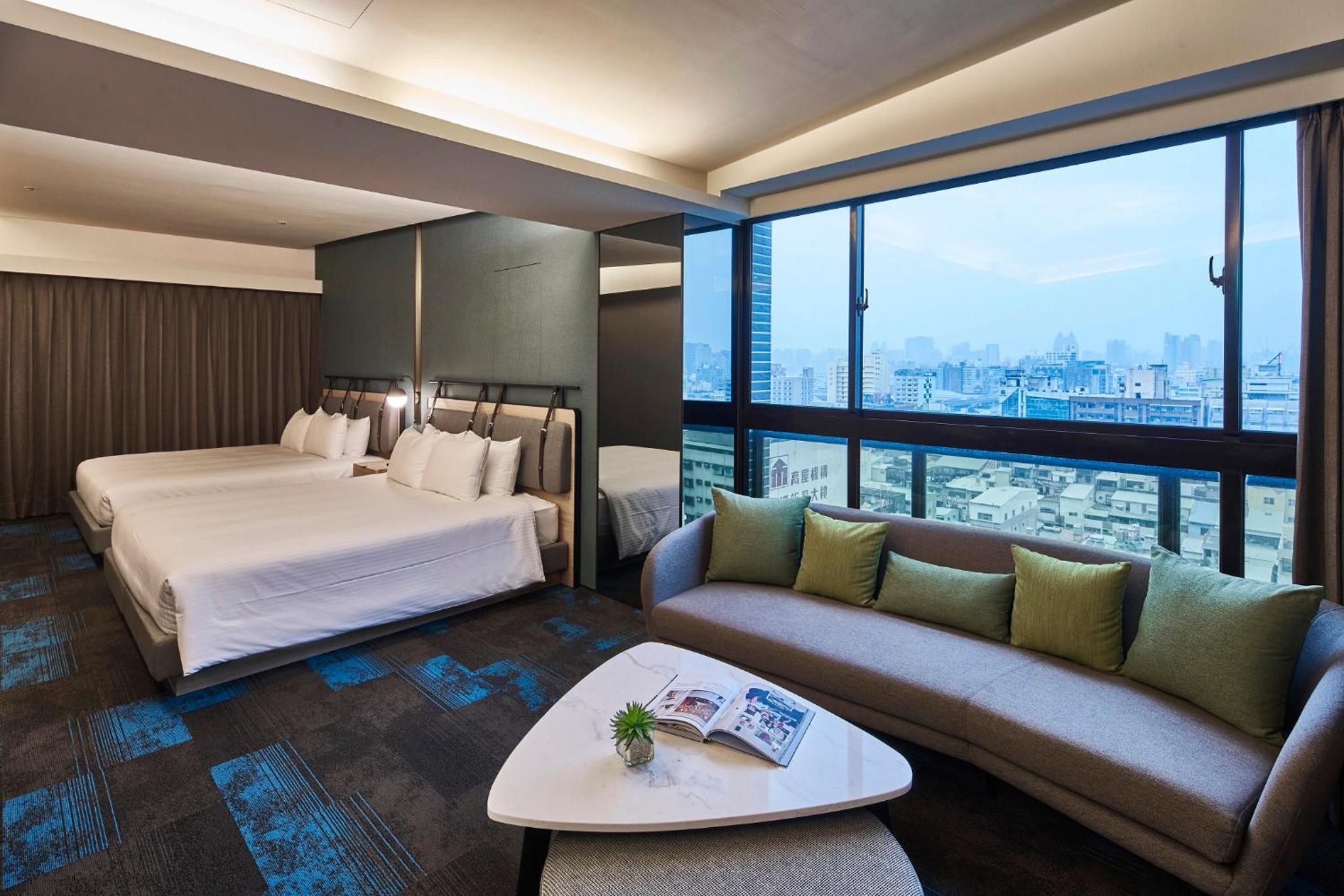 Executive Family Suite - Photo 2