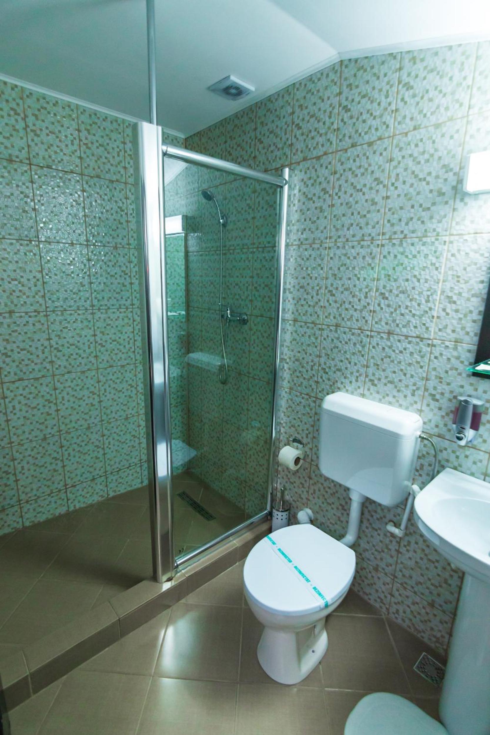 Budget Double Room photo 3