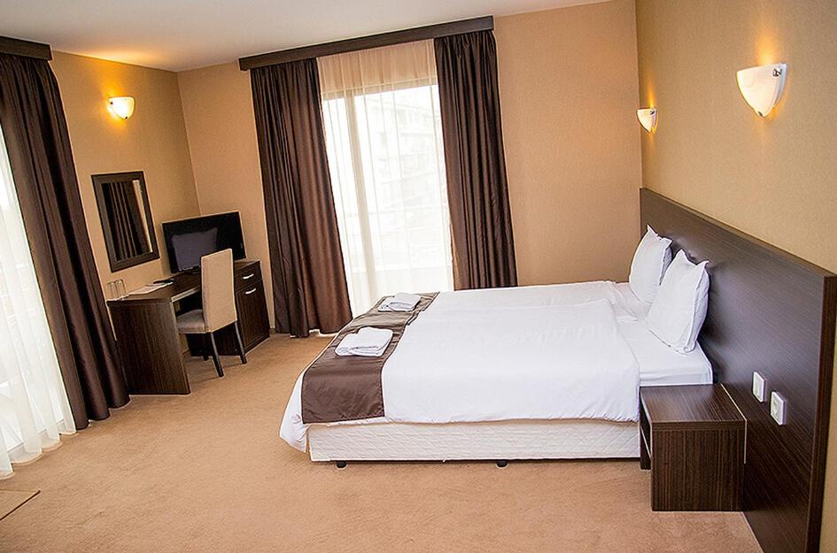 Deluxe Double Room with Balcony photo 2