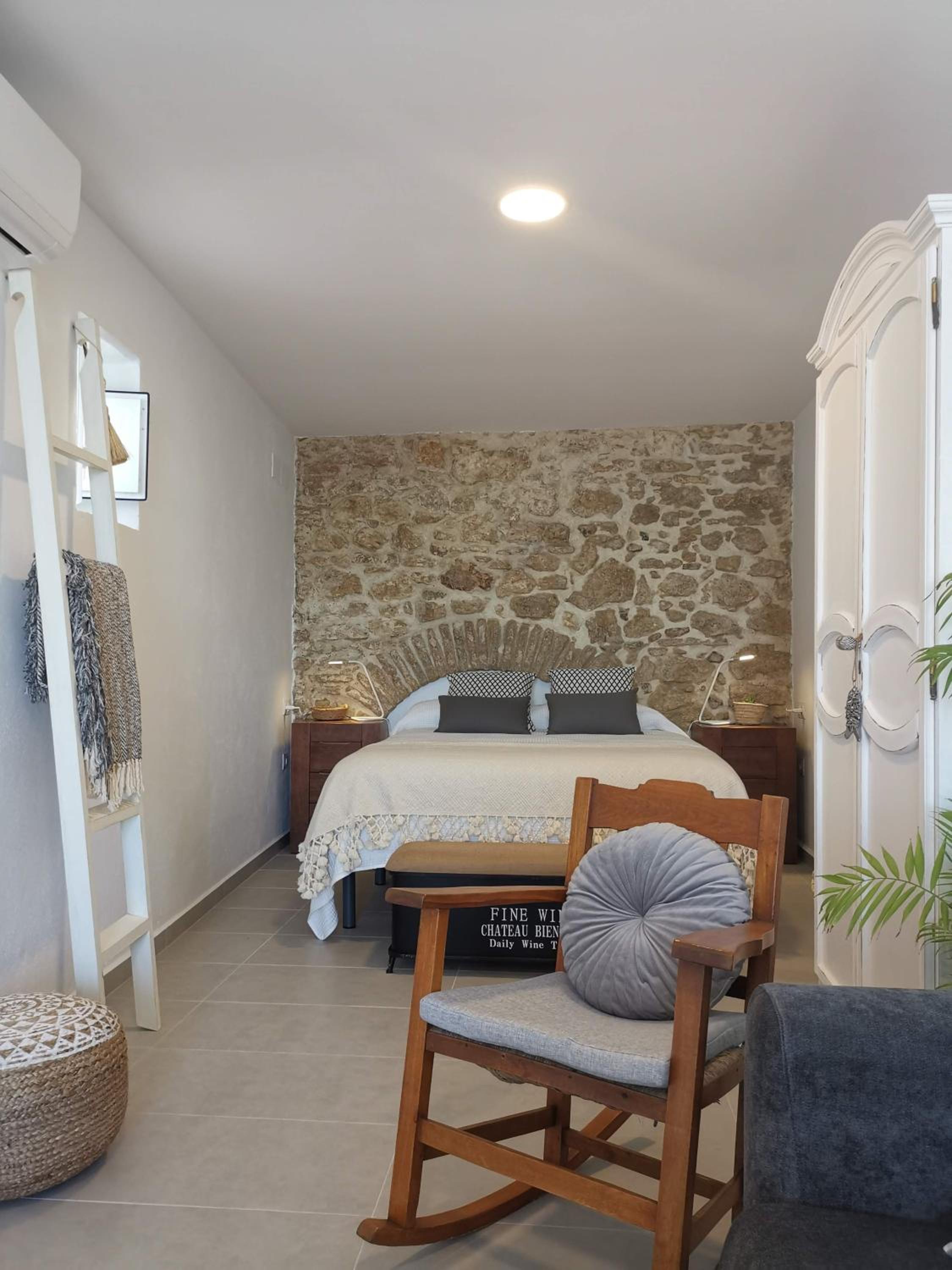 One-Bedroom Apartment - Photo 23