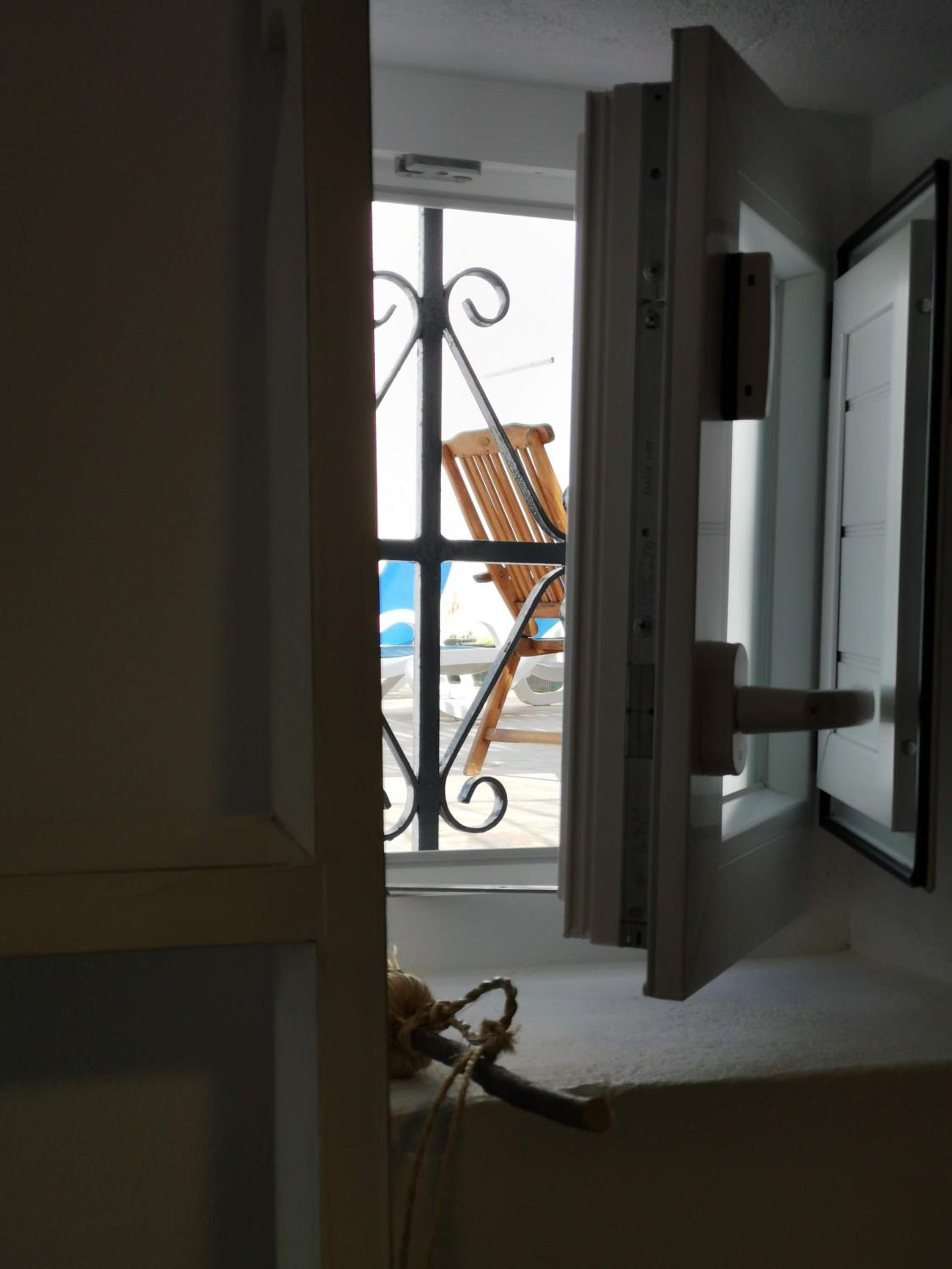 One-Bedroom Apartment - Photo 2