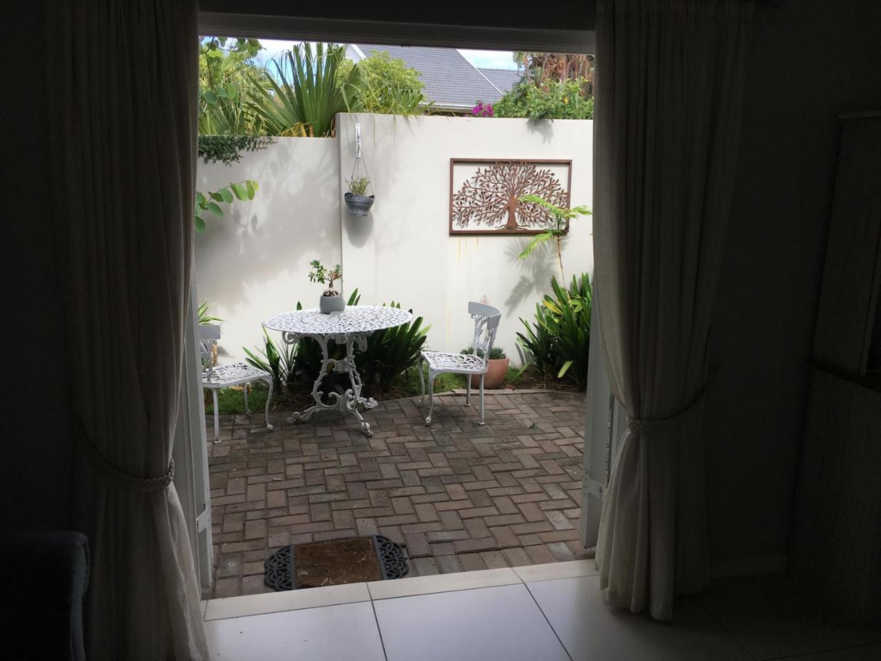 Superior Family Room - Photo 5
