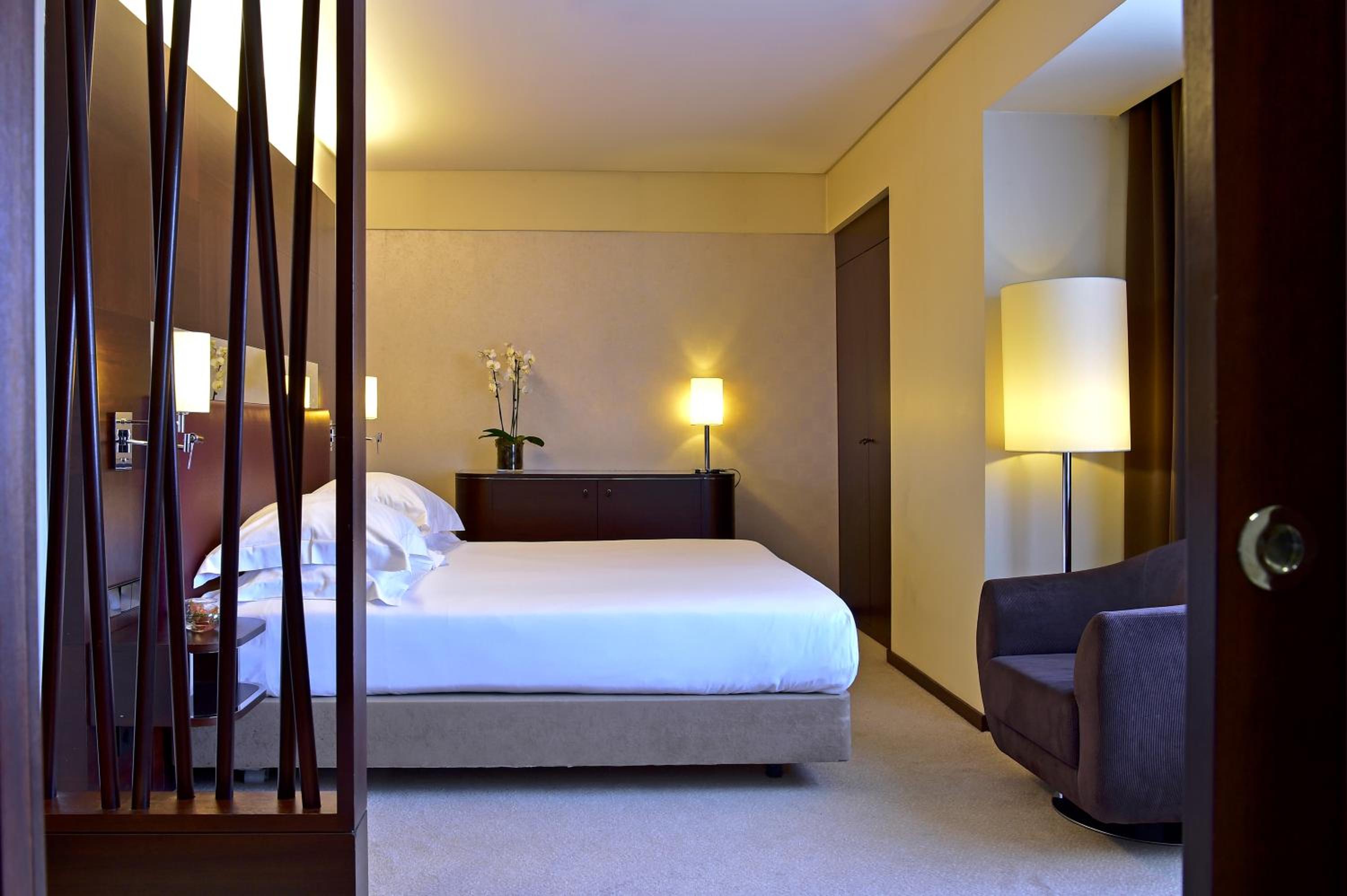 Executive Suite - Photo 5
