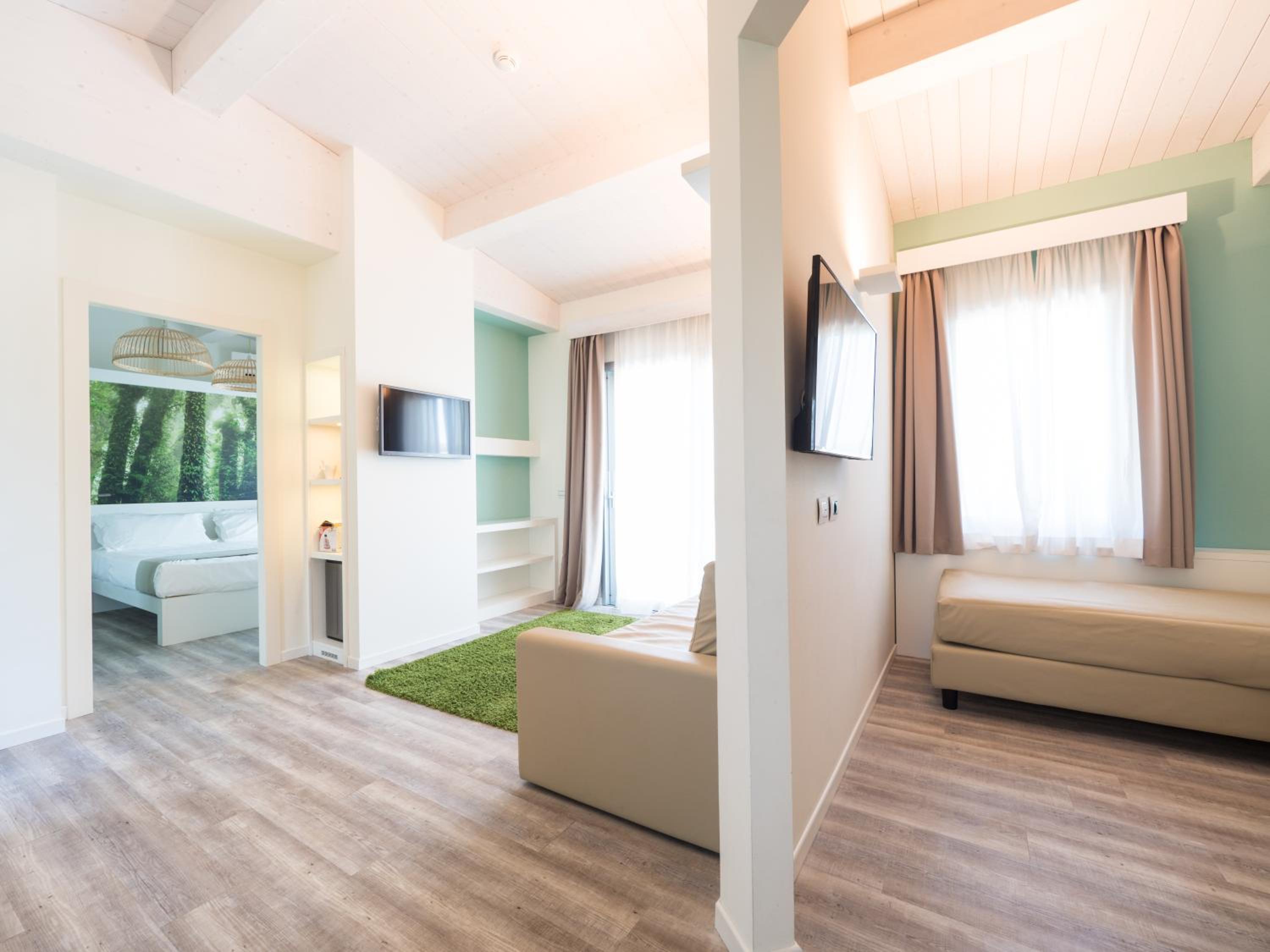 Suite with Hot Tub