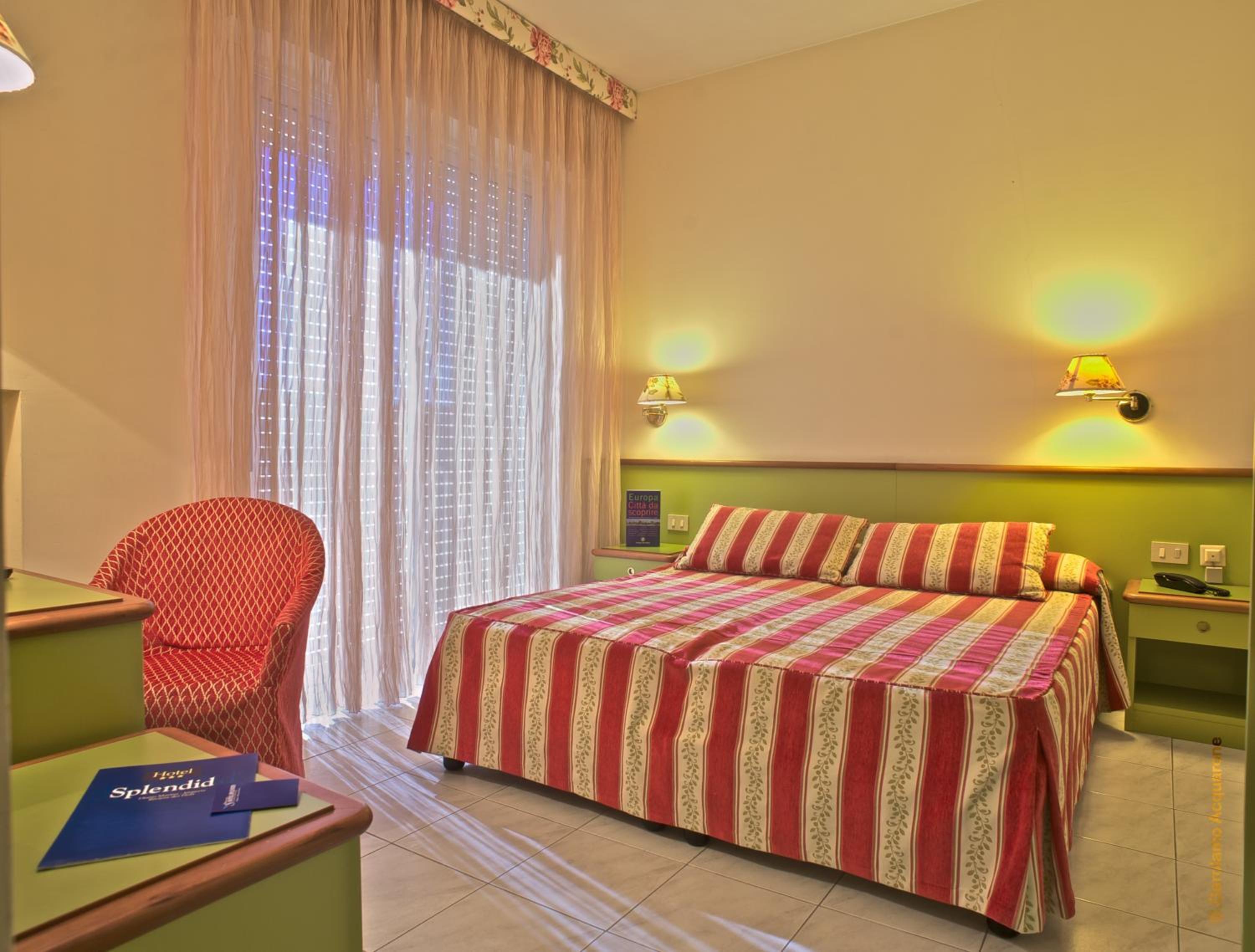 Double or Twin Room with Balcony and Sea View photo 3