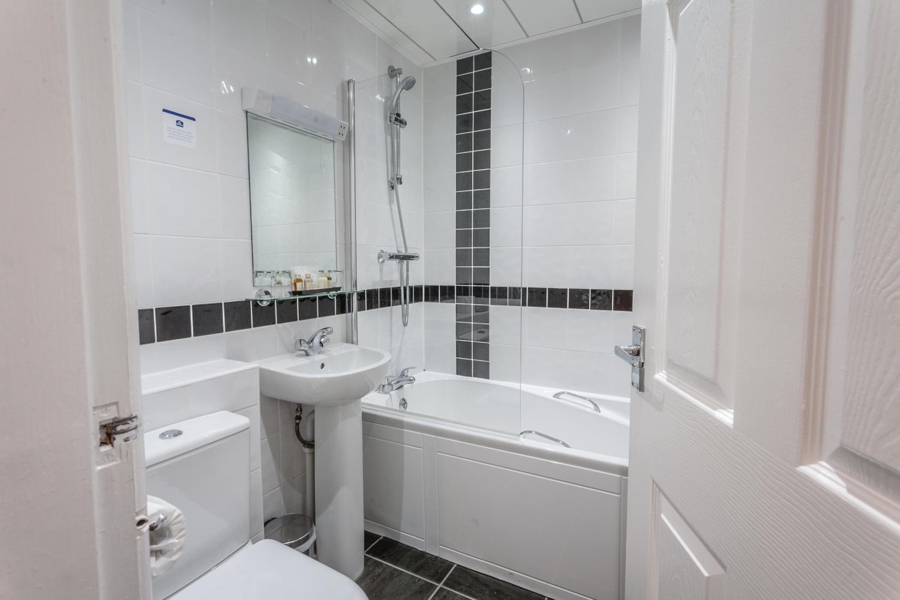 Small Double Room - Photo 6