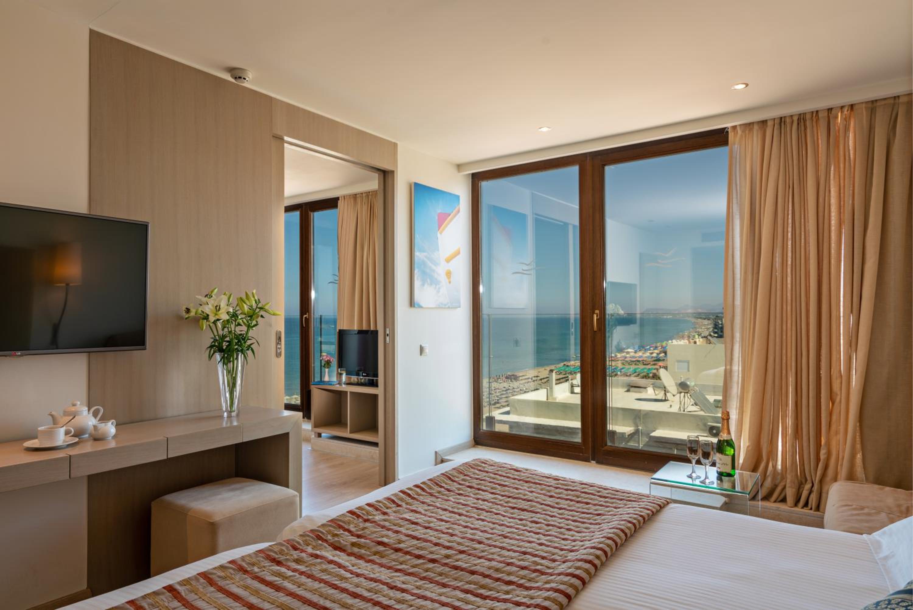 Deluxe Suite with Sea View