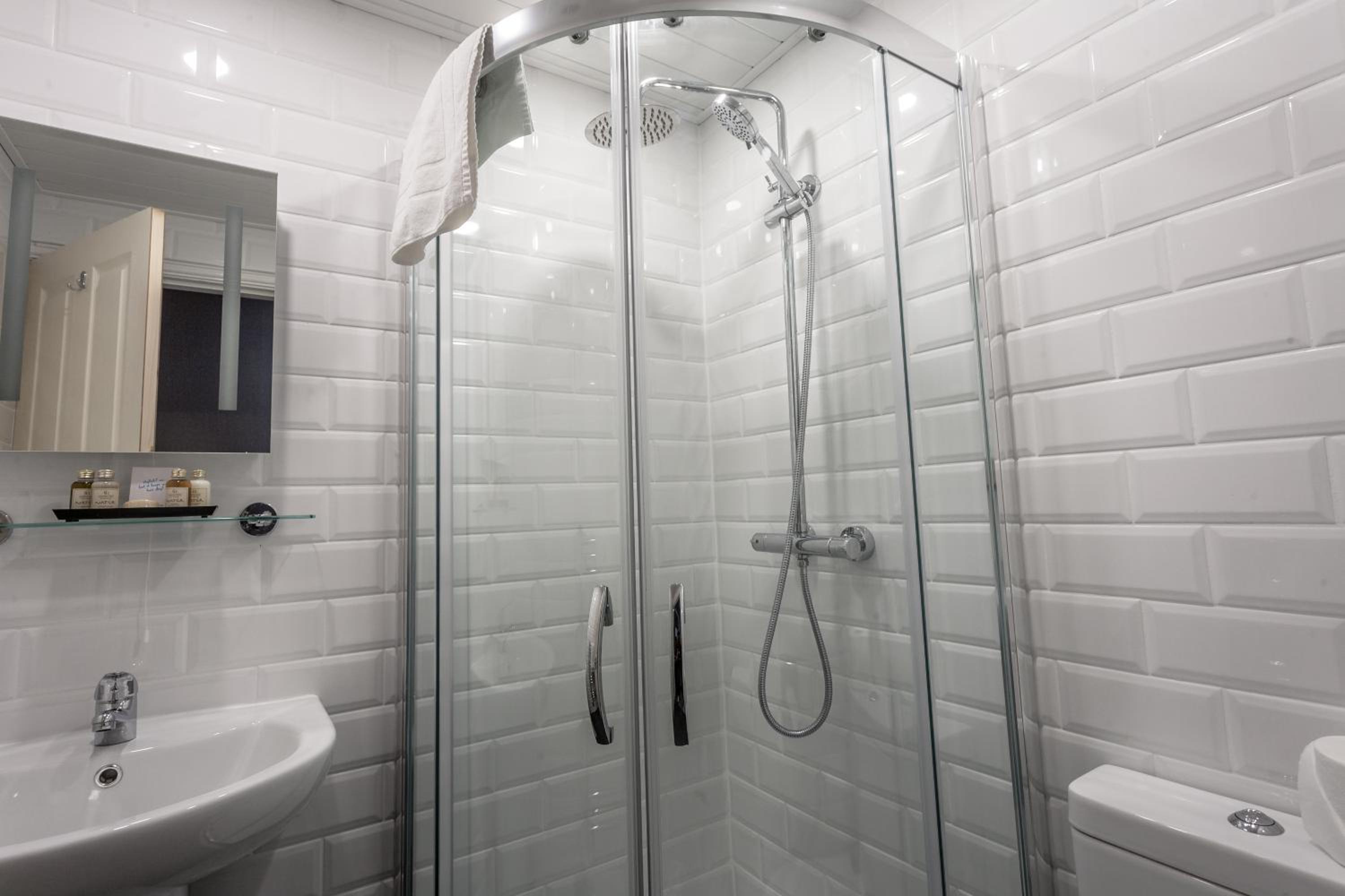 Standard Twin Room - Photo 5