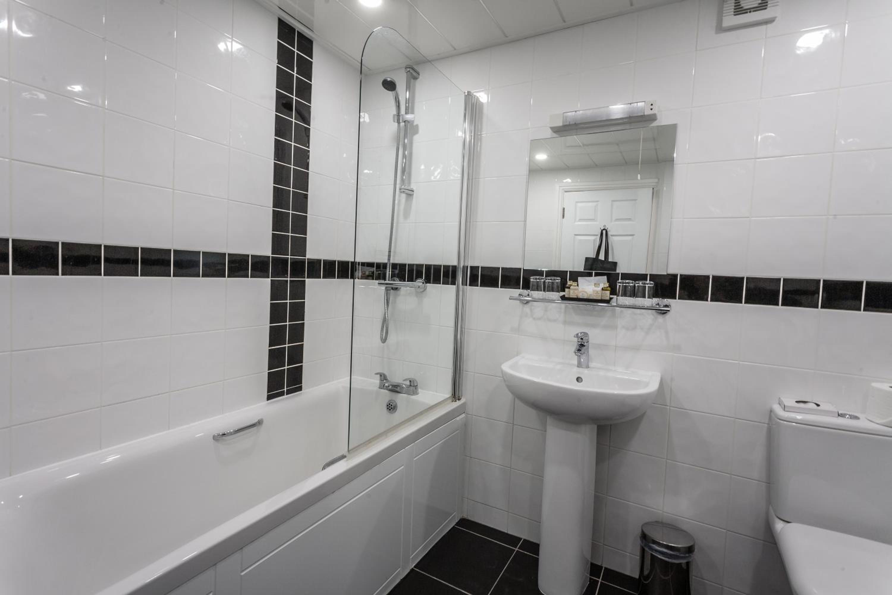 Standard Double Room - Photo 11