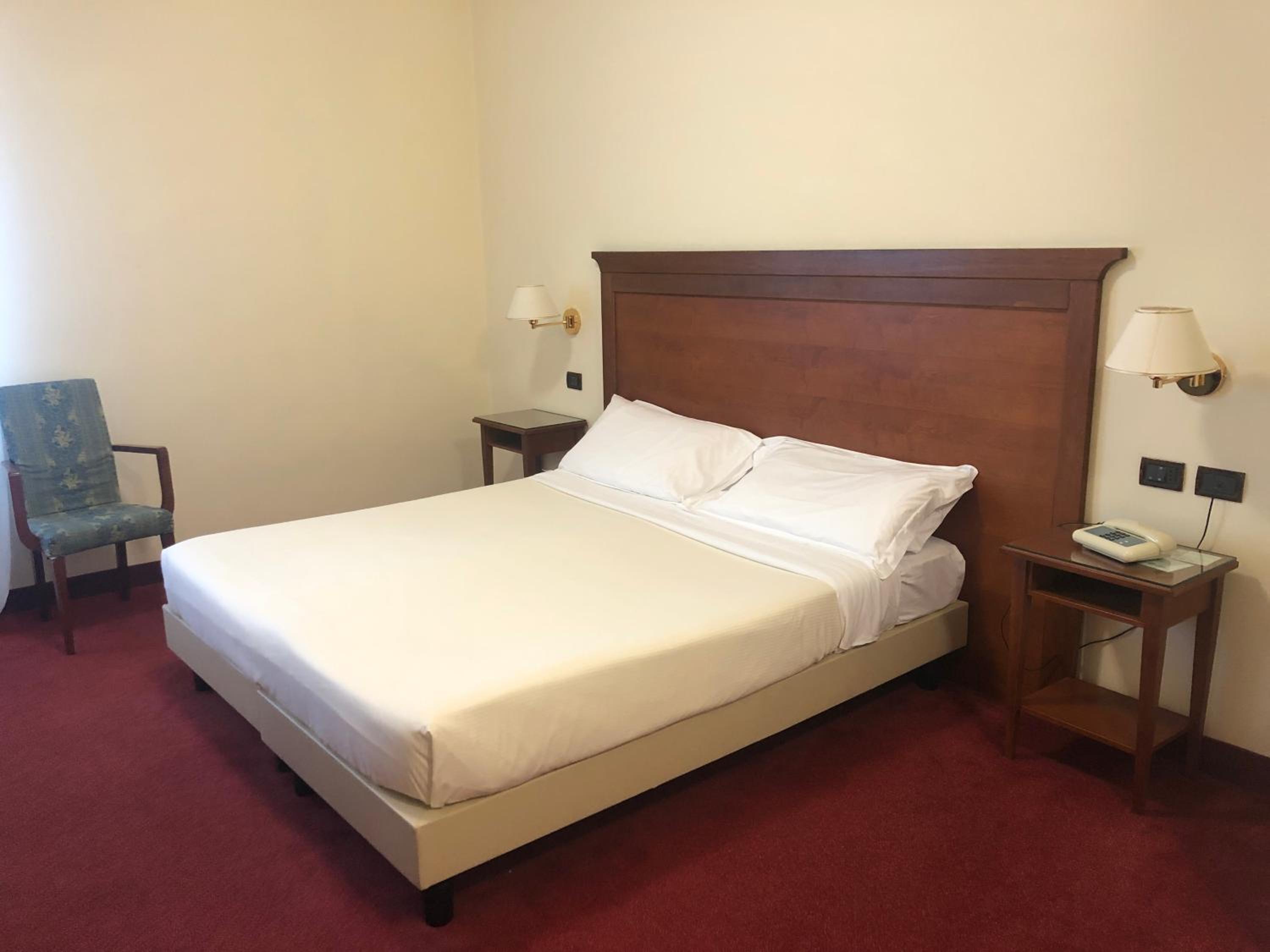 Double or Twin Room - Photo 5