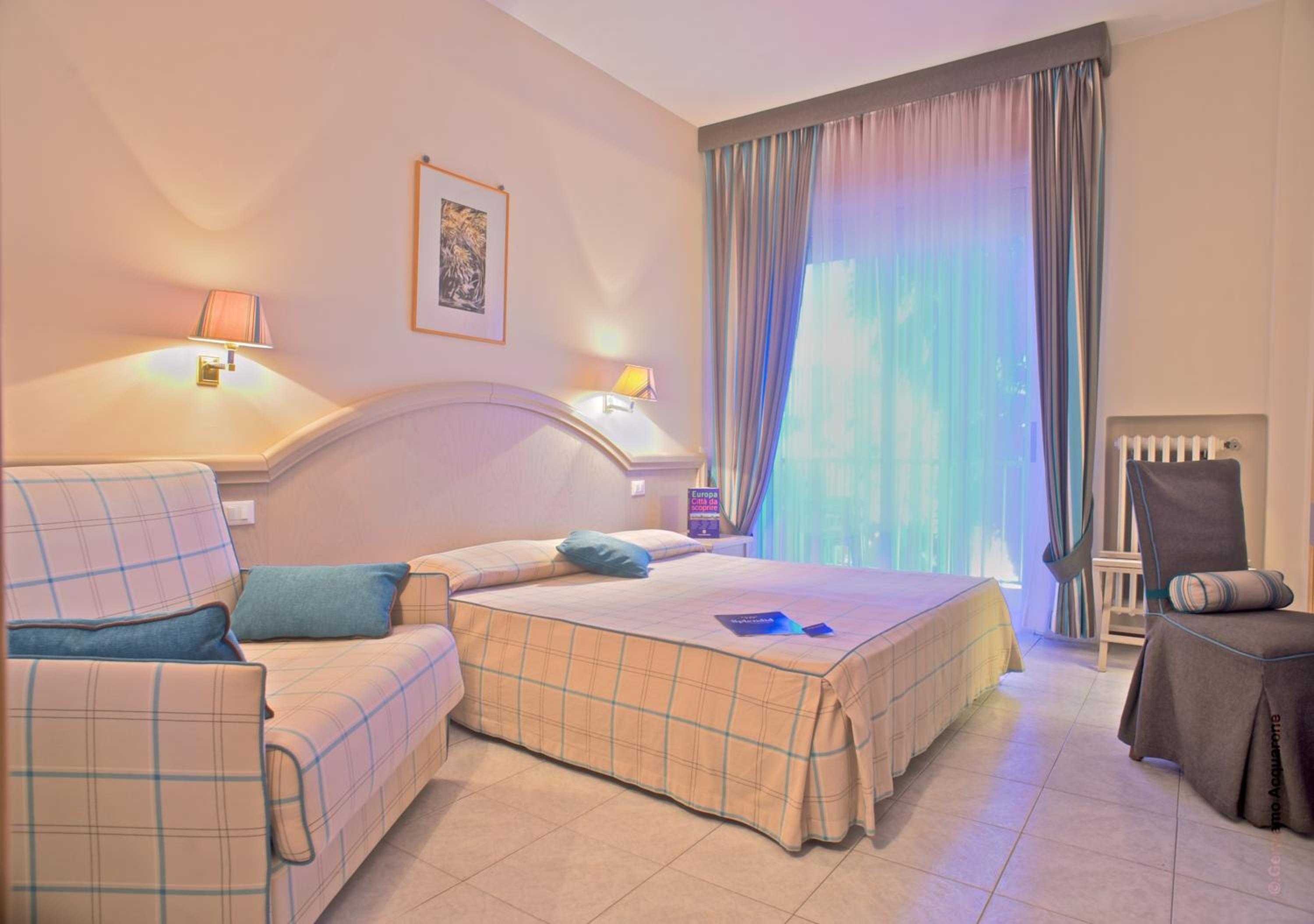 Double or Twin Room with Balcony - Photo 5
