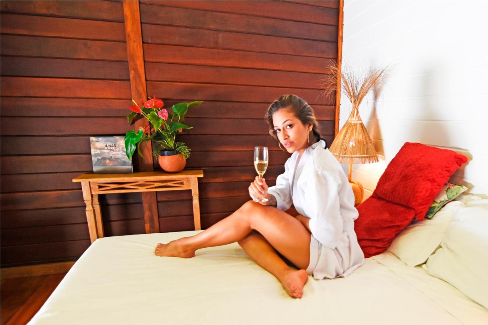 Deluxe Suite with Hot Tub (2 Adults) photo 2