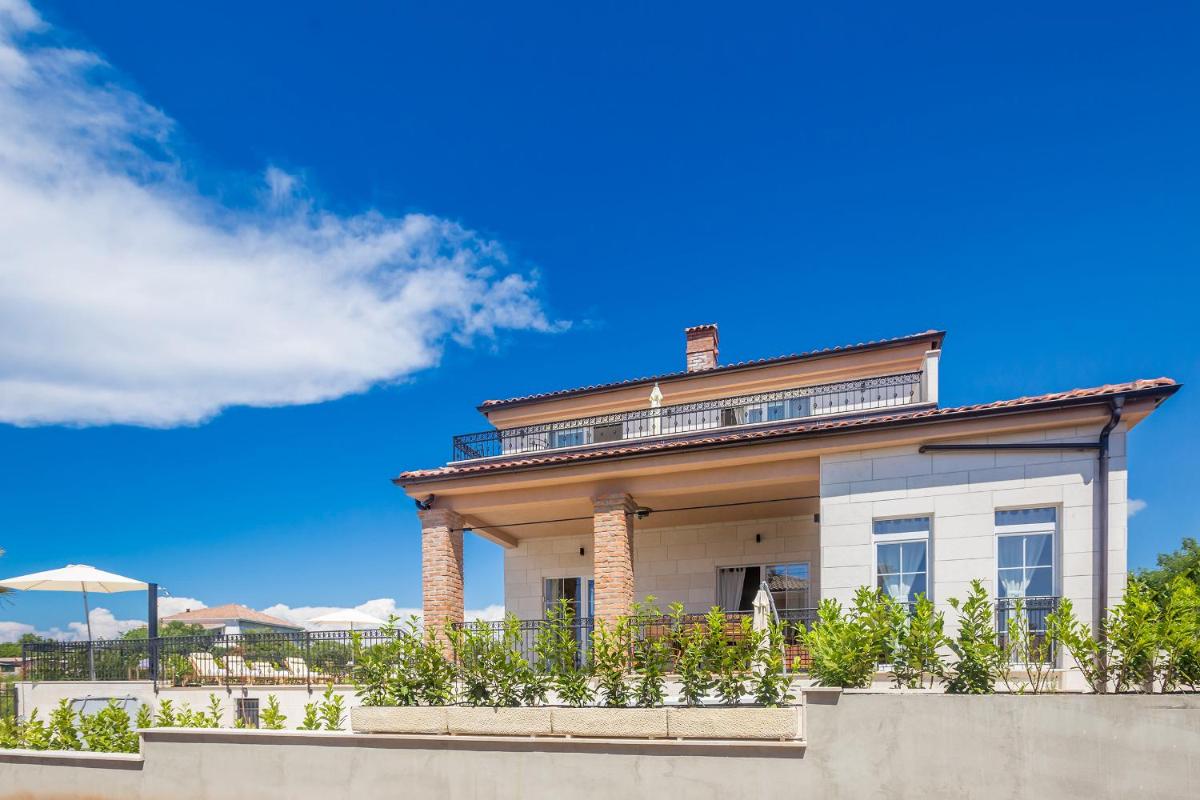Villa with Private Pool photo 2